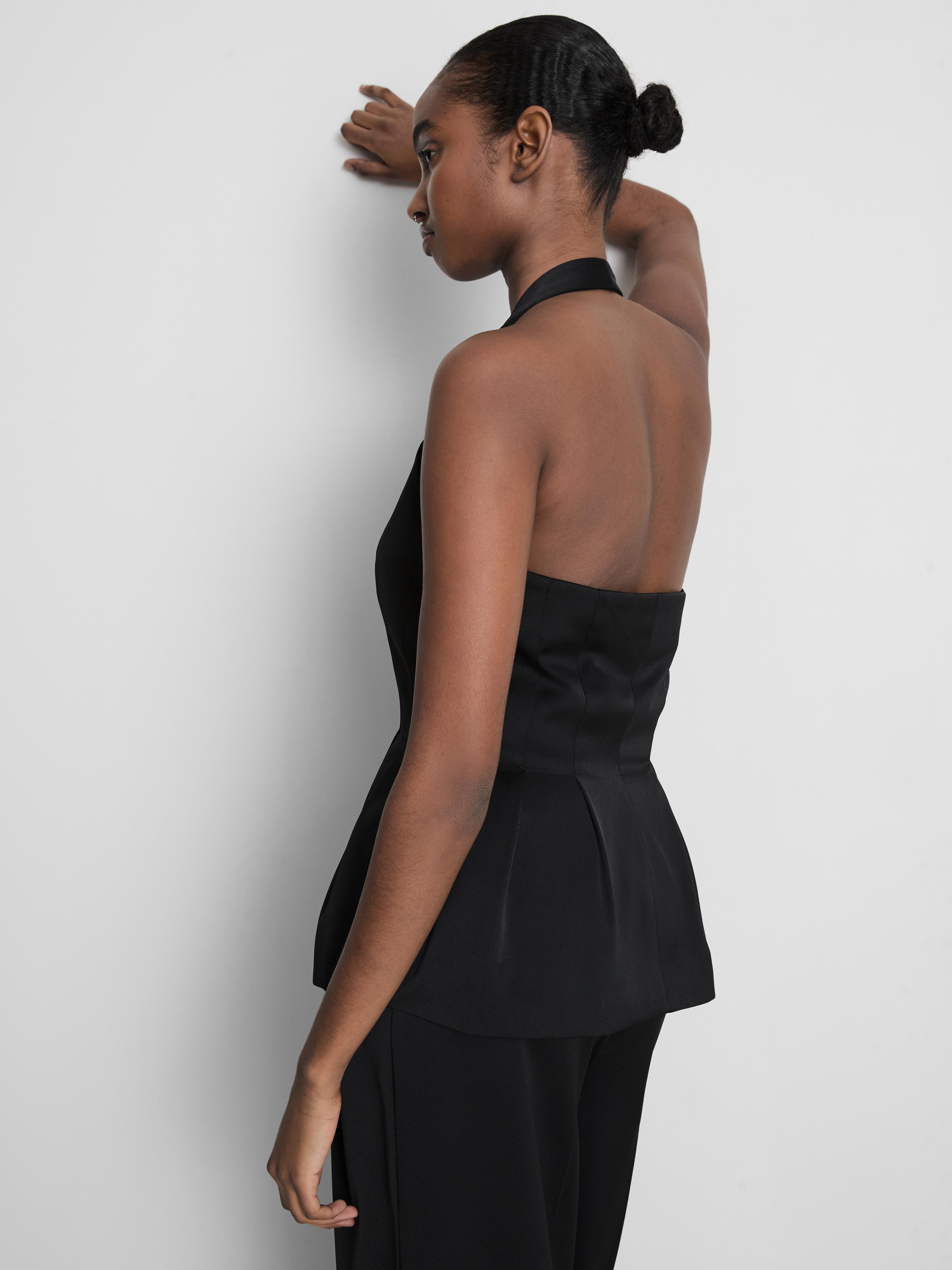 Chaleco de satén con cuello halter