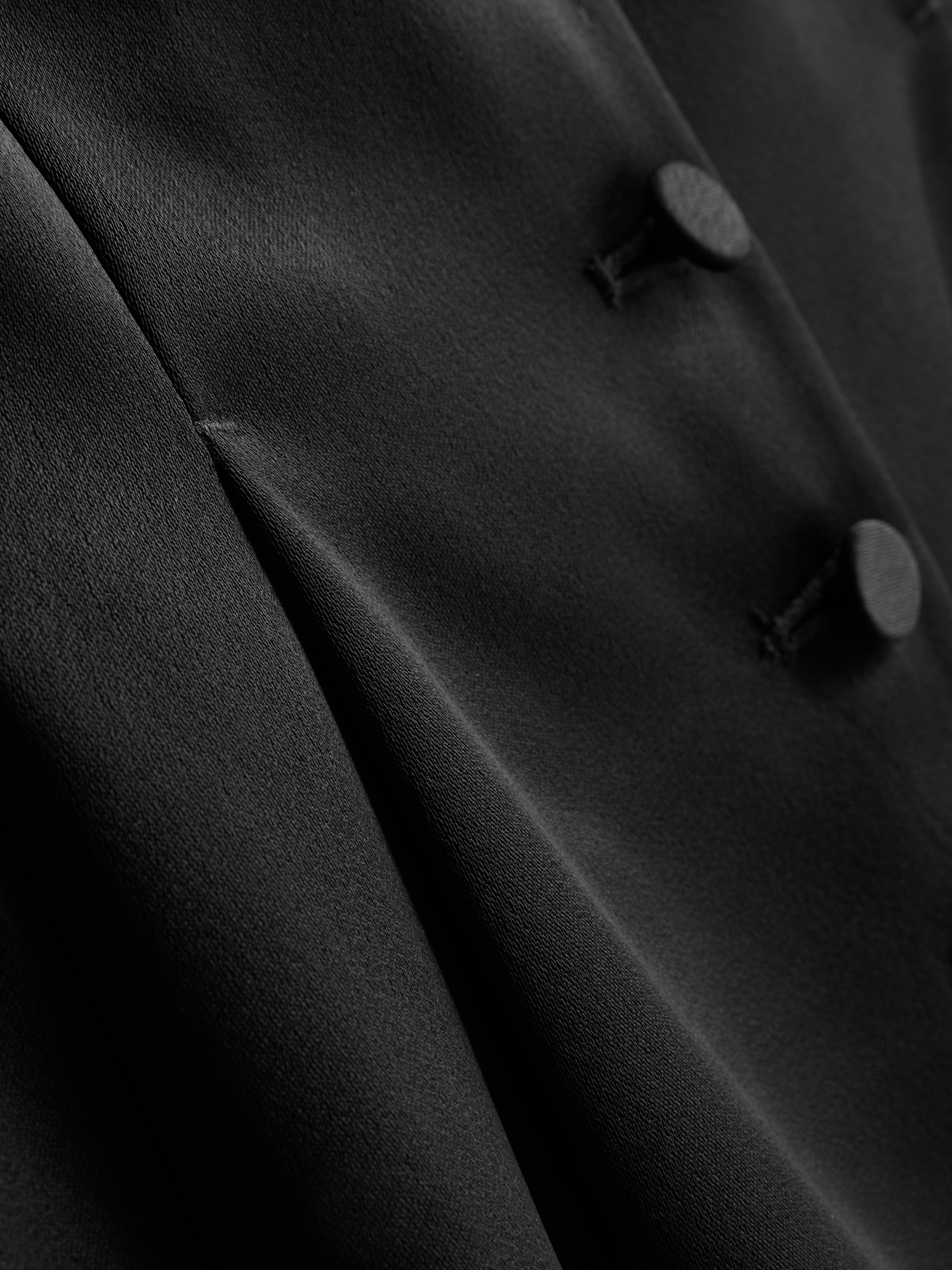 Chaleco de satén con cuello halter