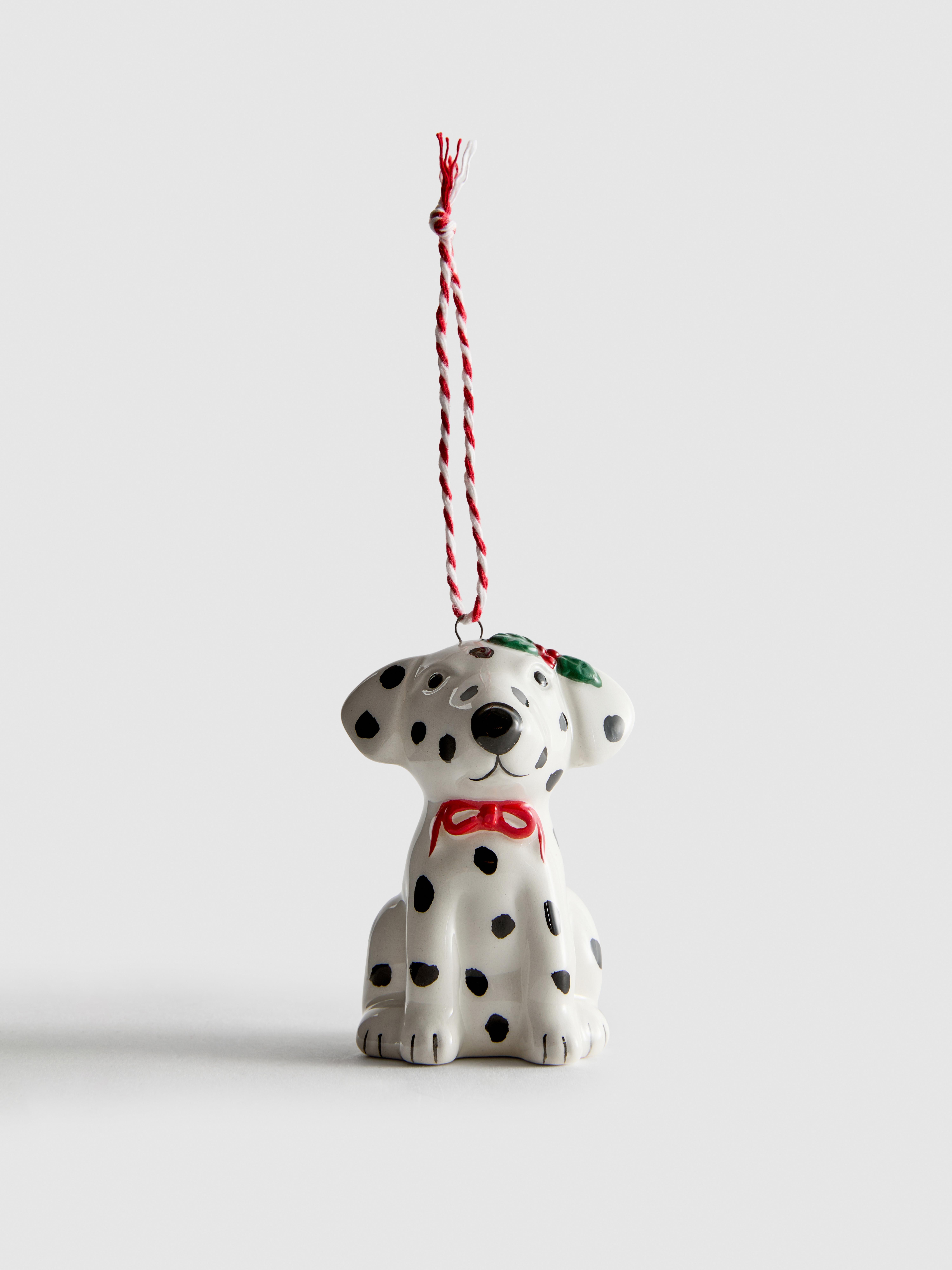 Keramik-Weihnachtsschmuck in Hundeform zum Aufhängen