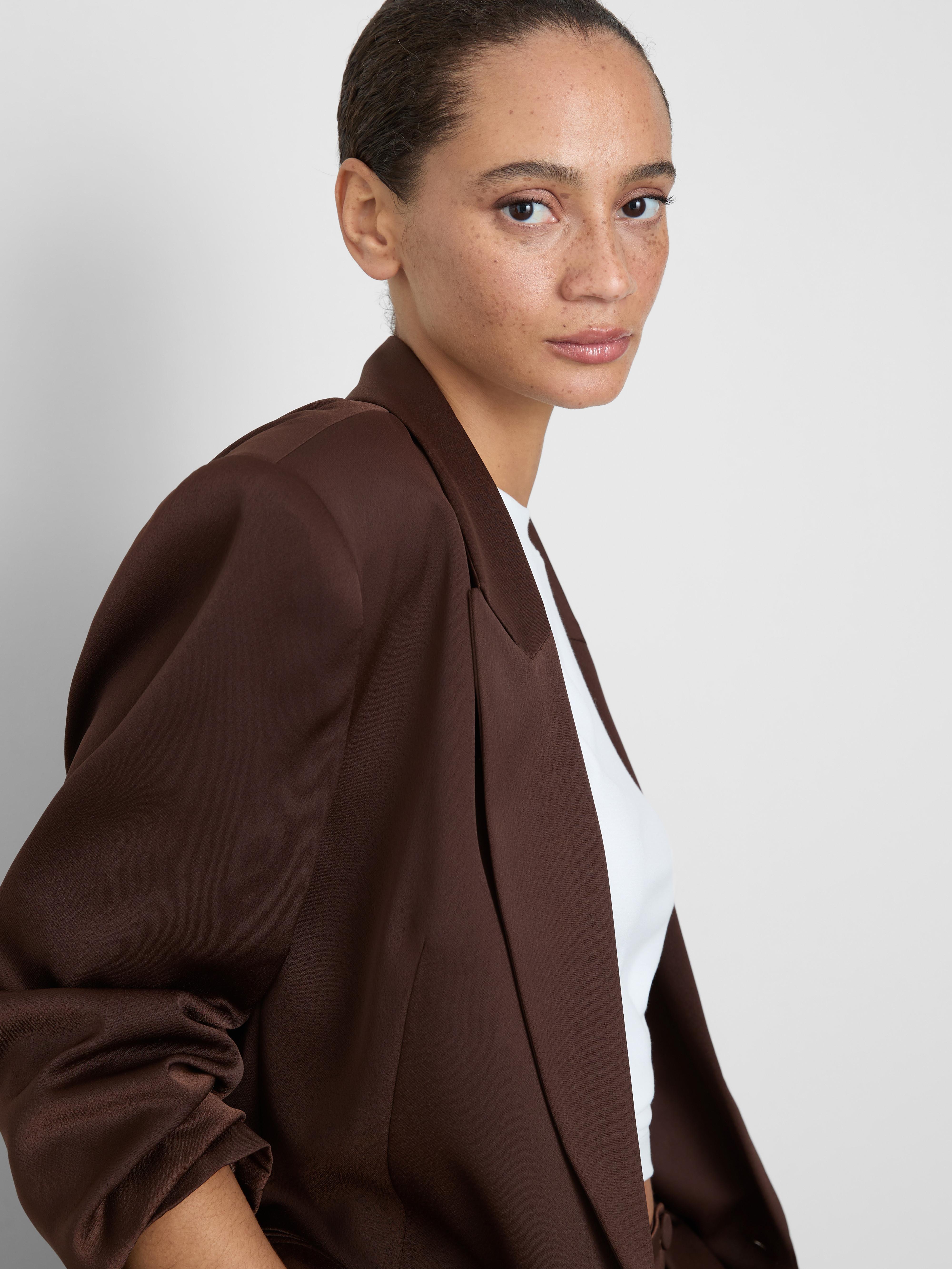 Blazer de satén de corte sastre