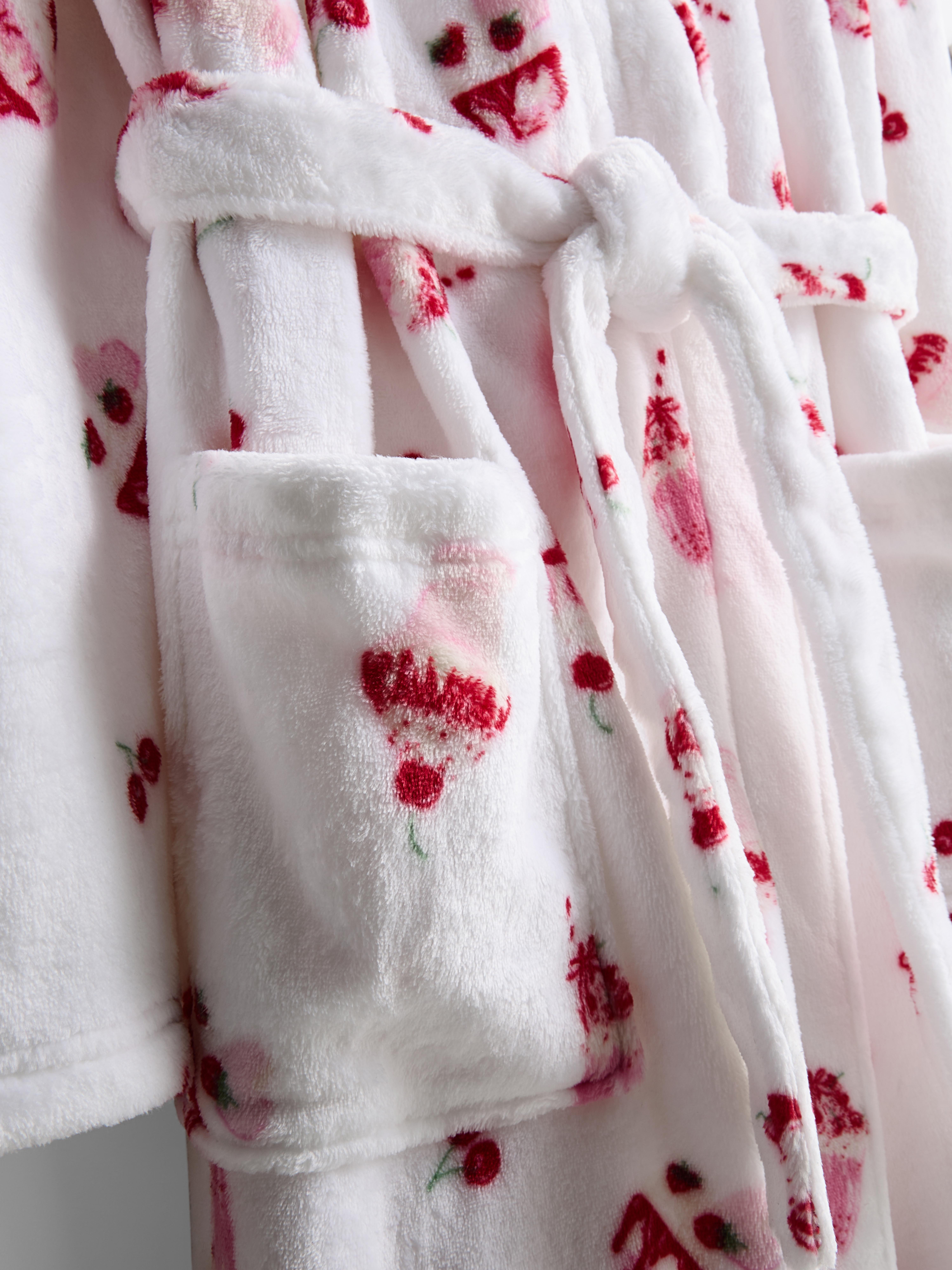 Srednje dolga jutranja halja s kapuco