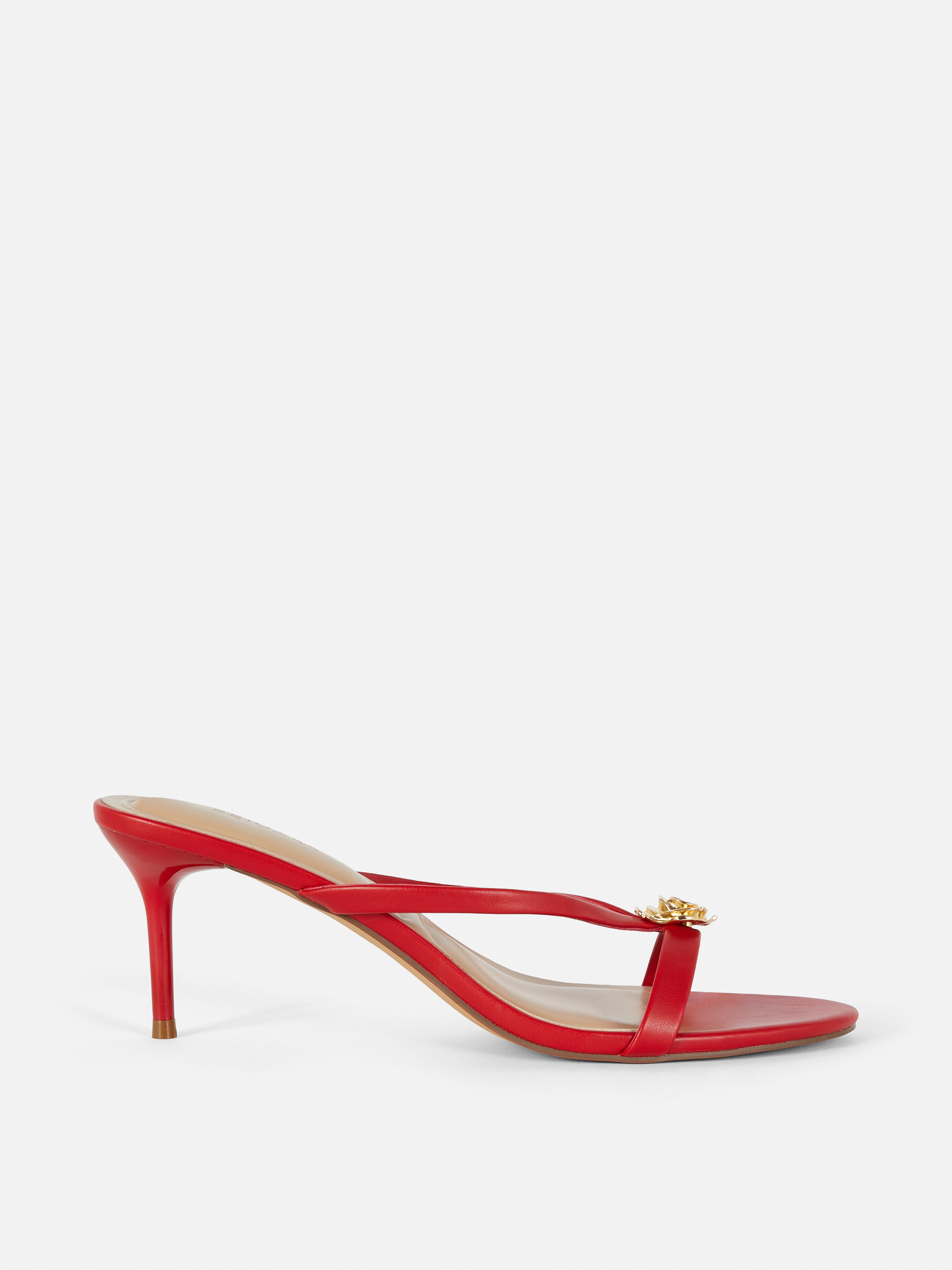 Mules mit Kitten-Heels und edlem Metalldetail