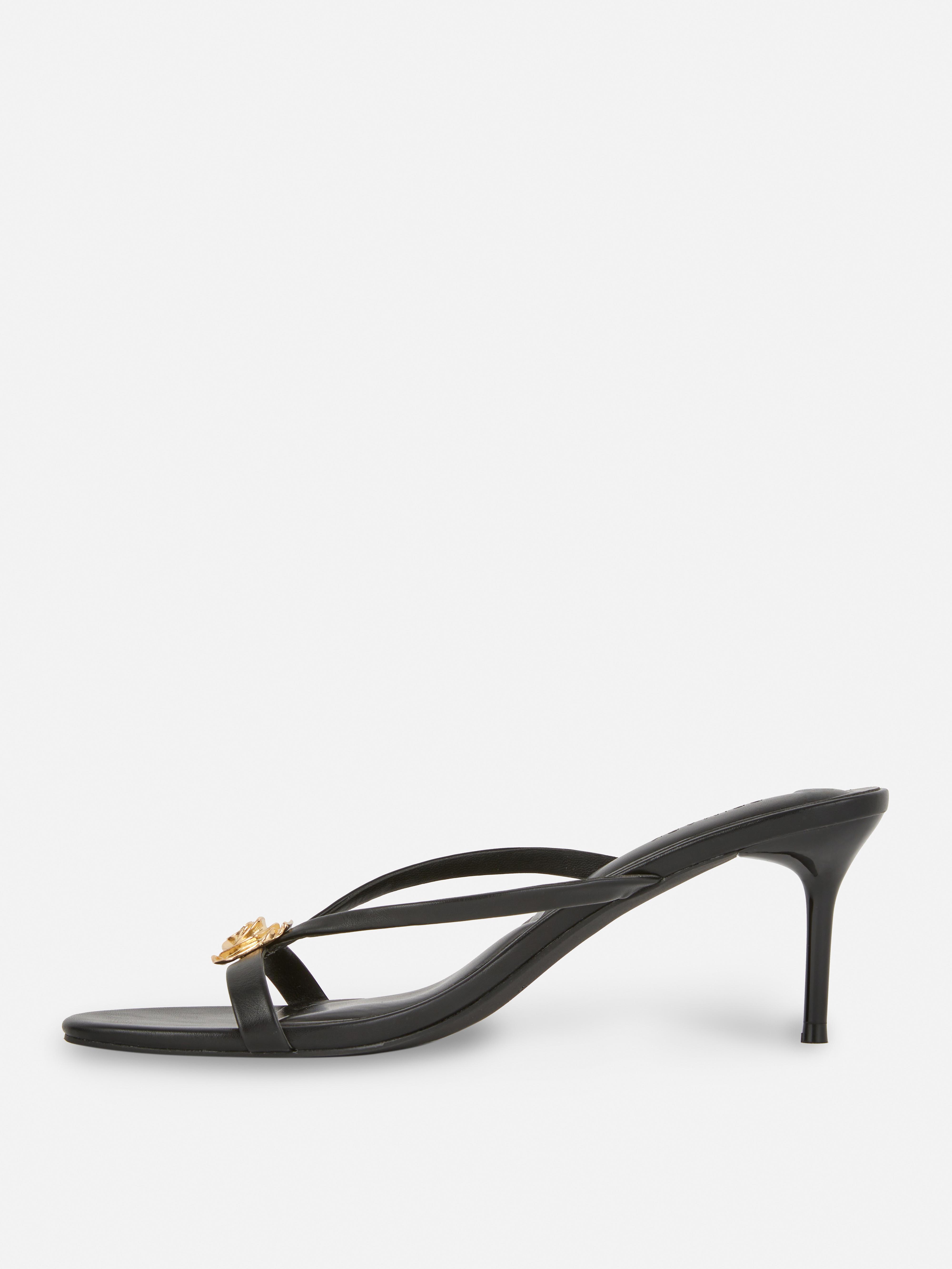Mules mit Kitten-Heels und edlem Metalldetail