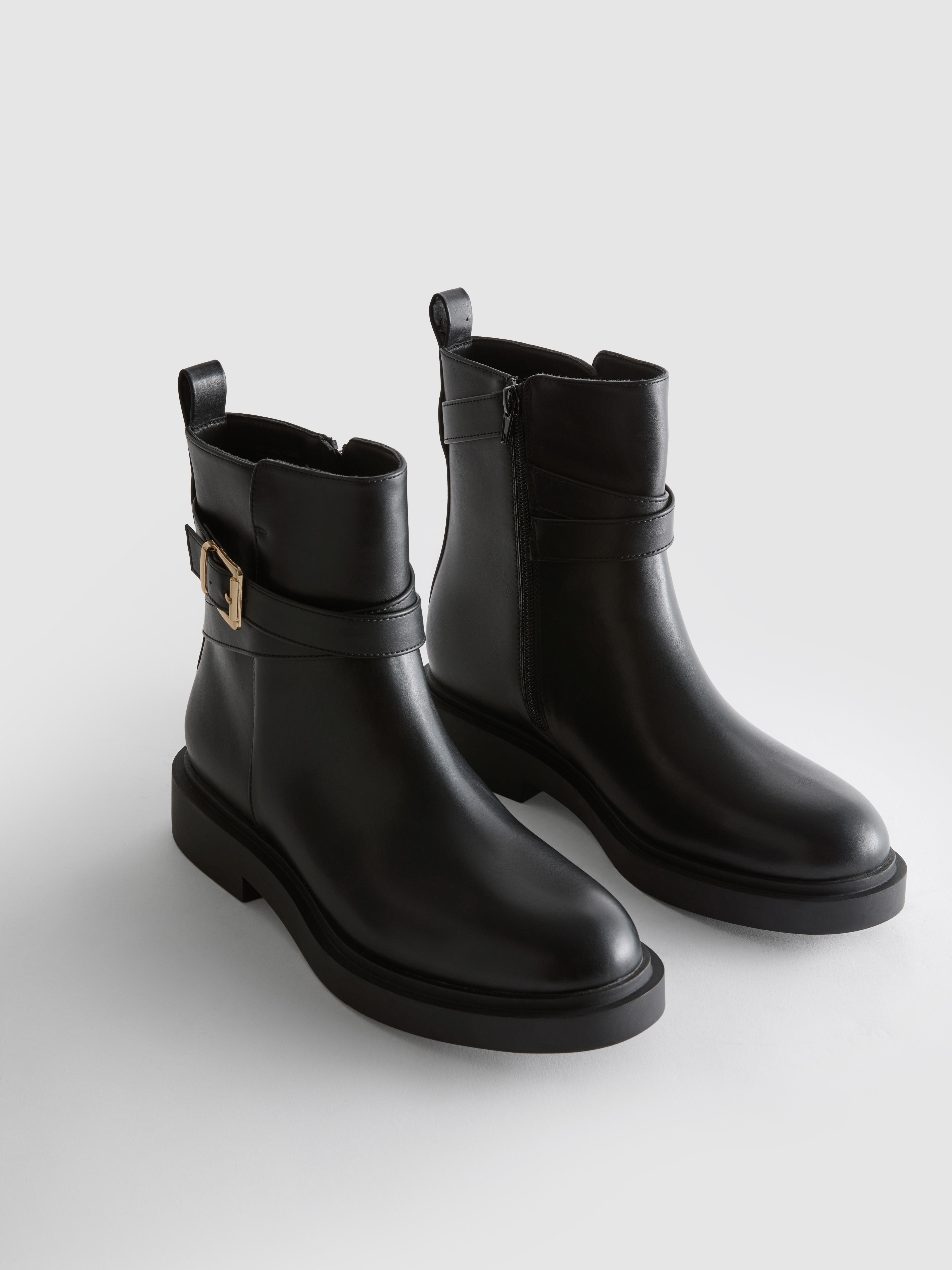 Široki gležnjarji s paščkom z zaponko