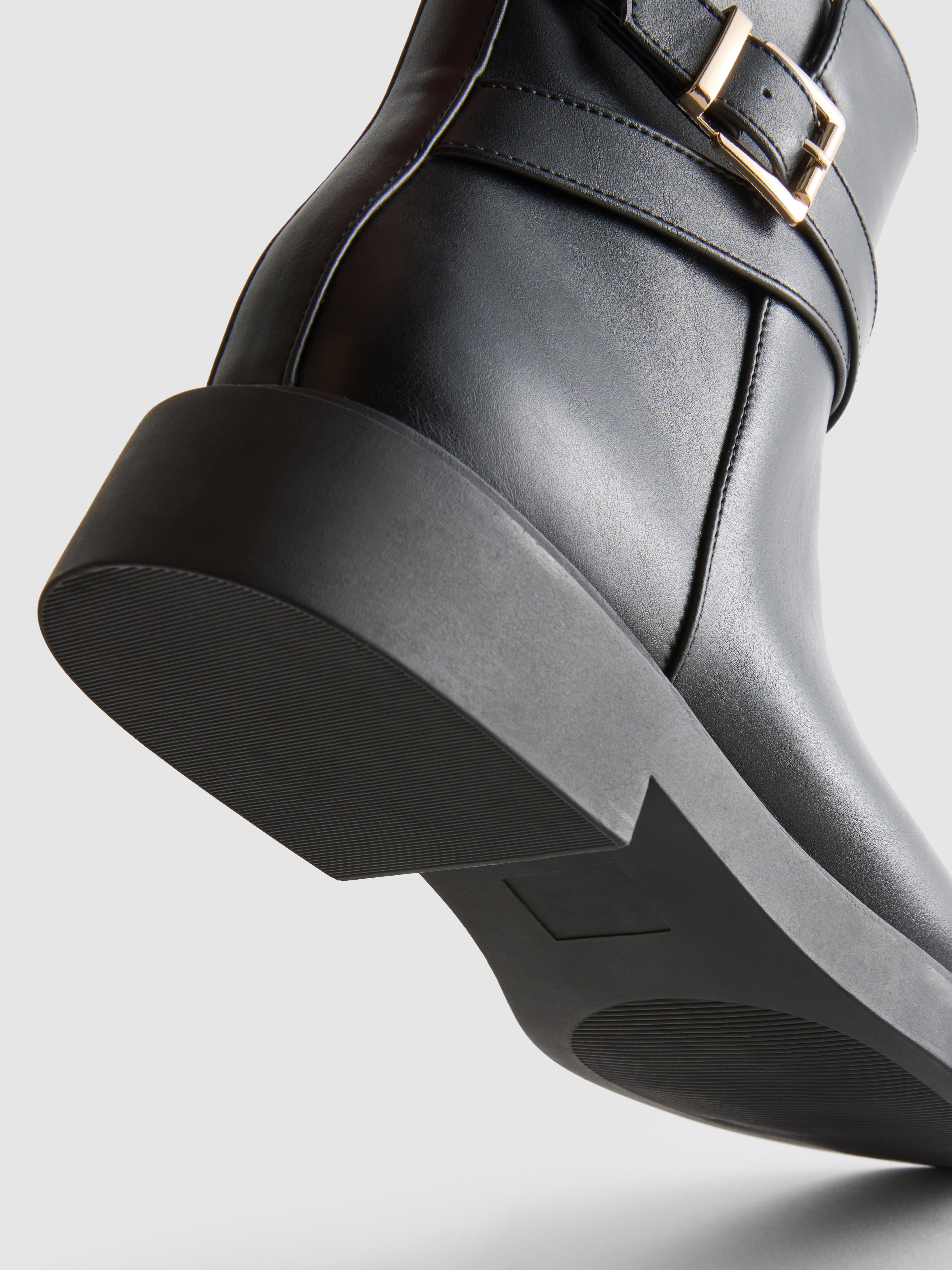 Široki gležnjarji s paščkom z zaponko