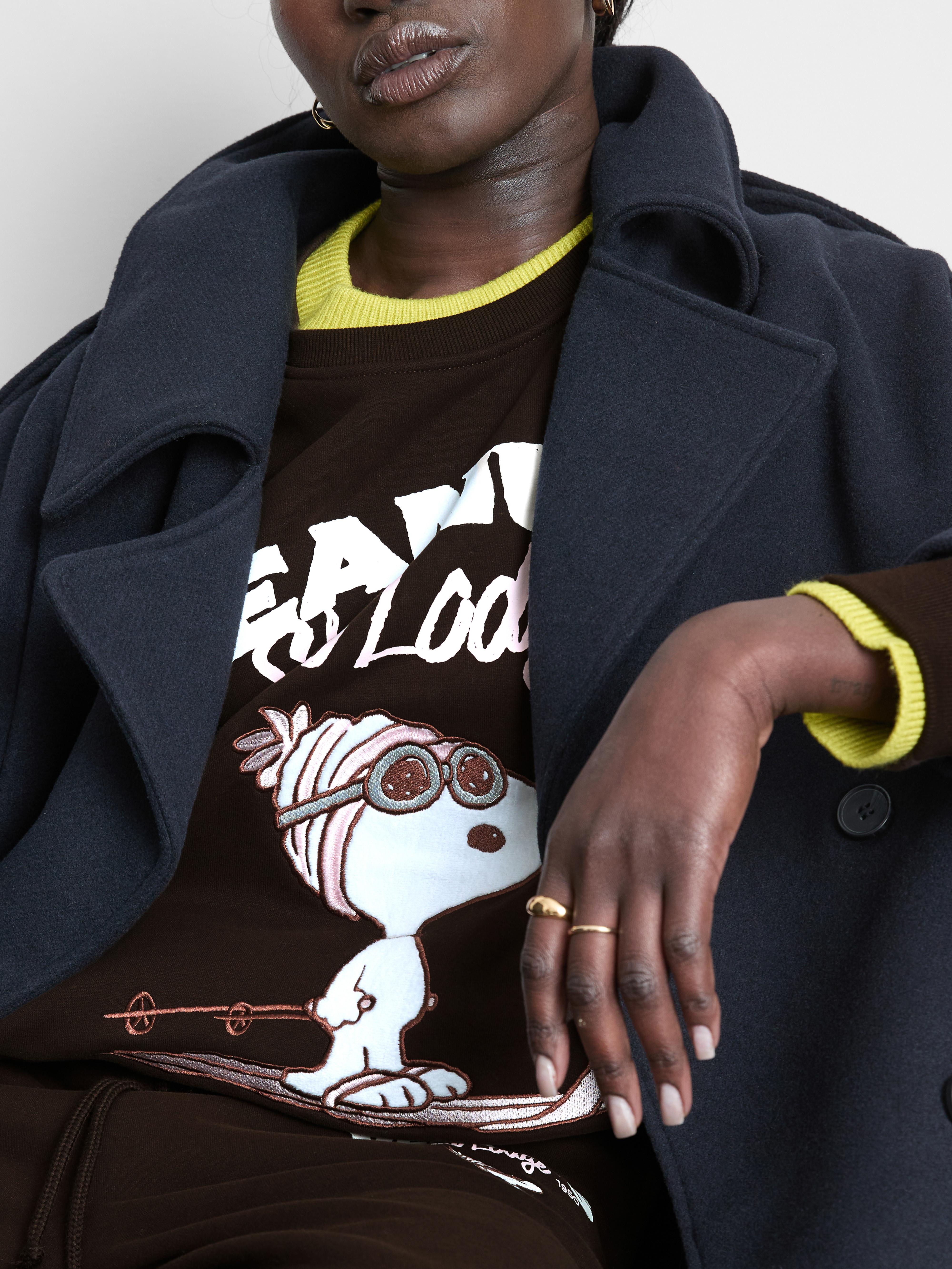 Women's Chocolate Peanuts Snoopy Graphic Sweatshirt