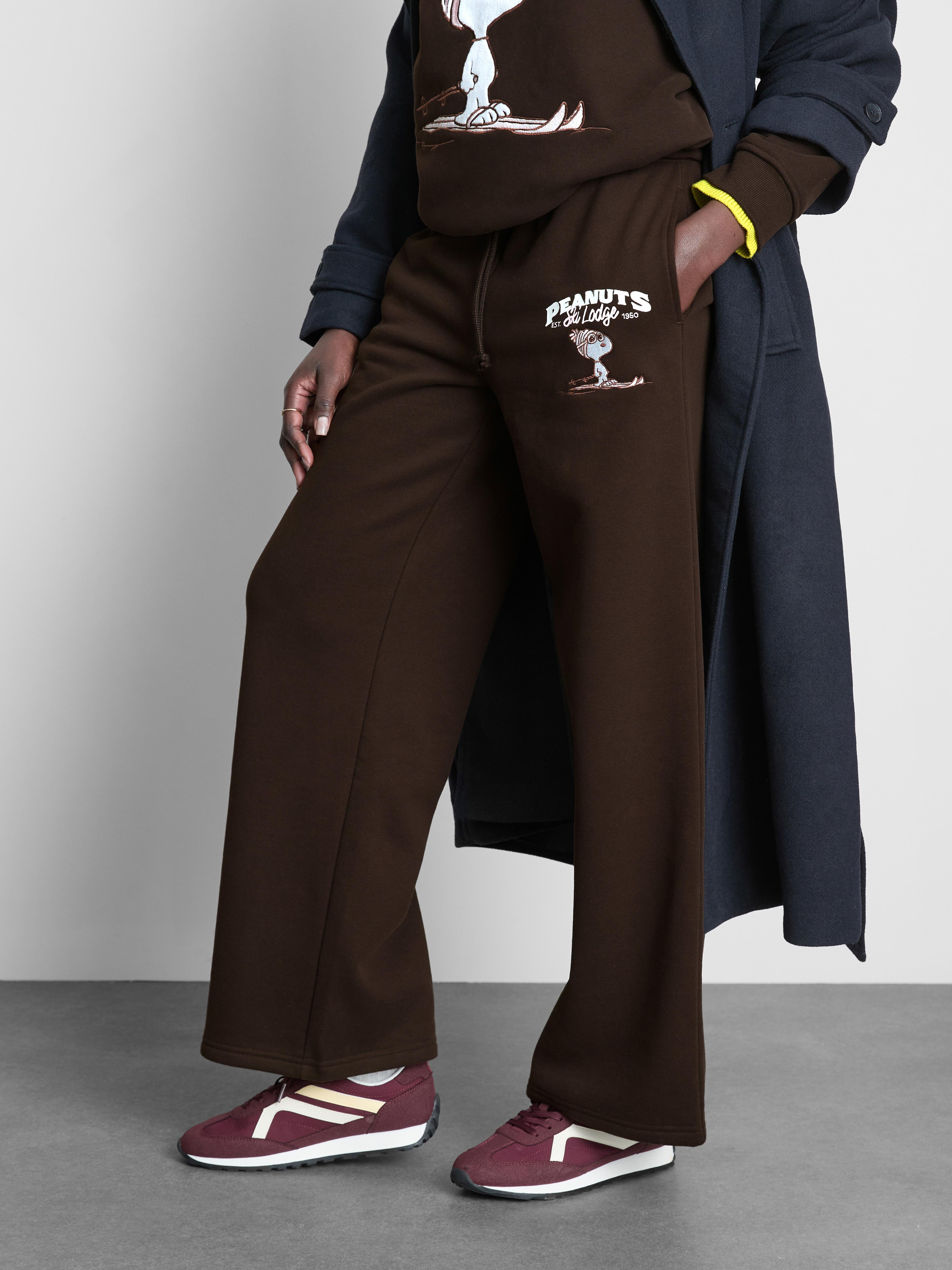 Women's Chocolate Peanuts Snoopy Graphic Sweatpants