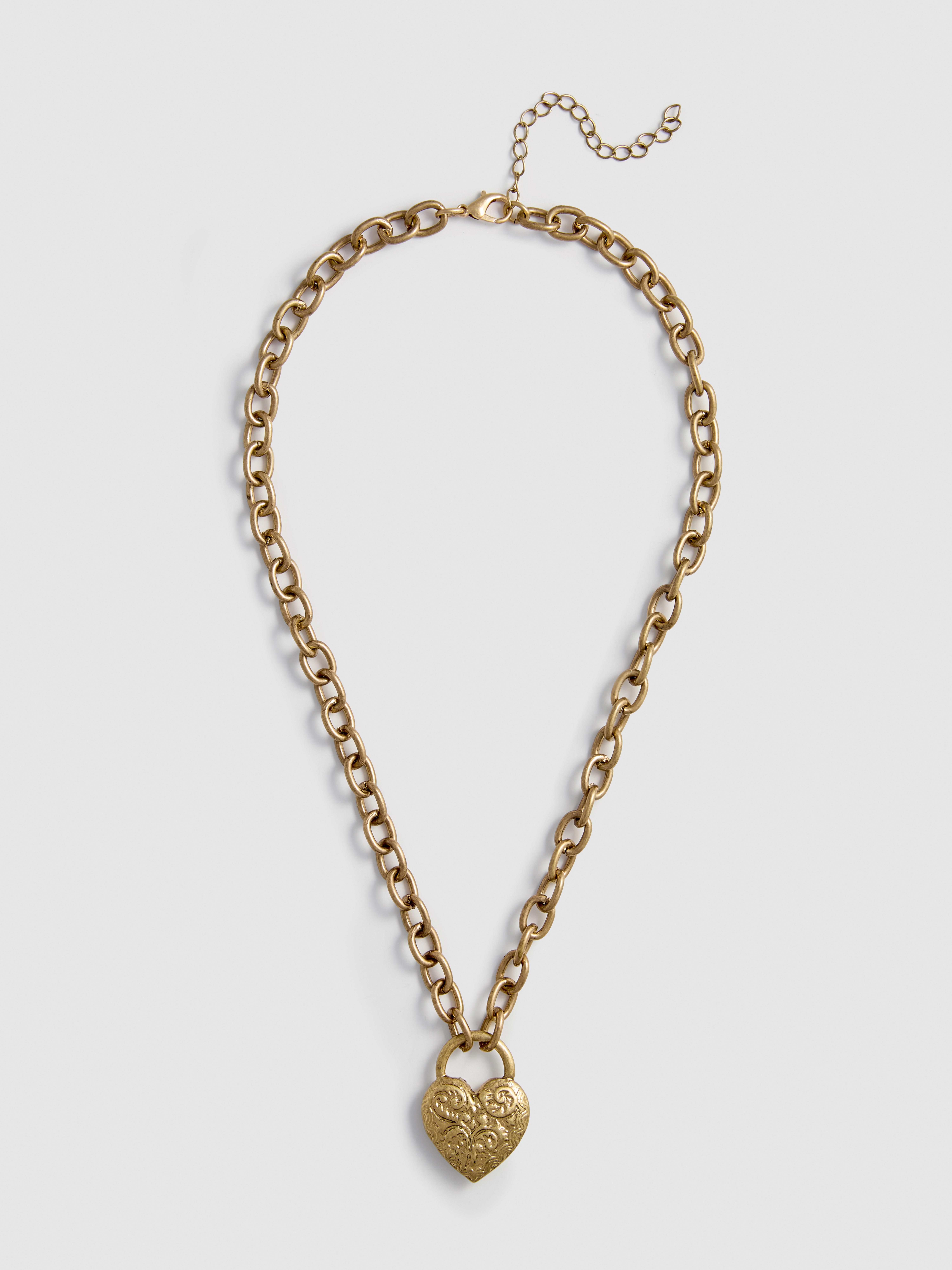 Collar con medallón de corazón de Paula Echevarría