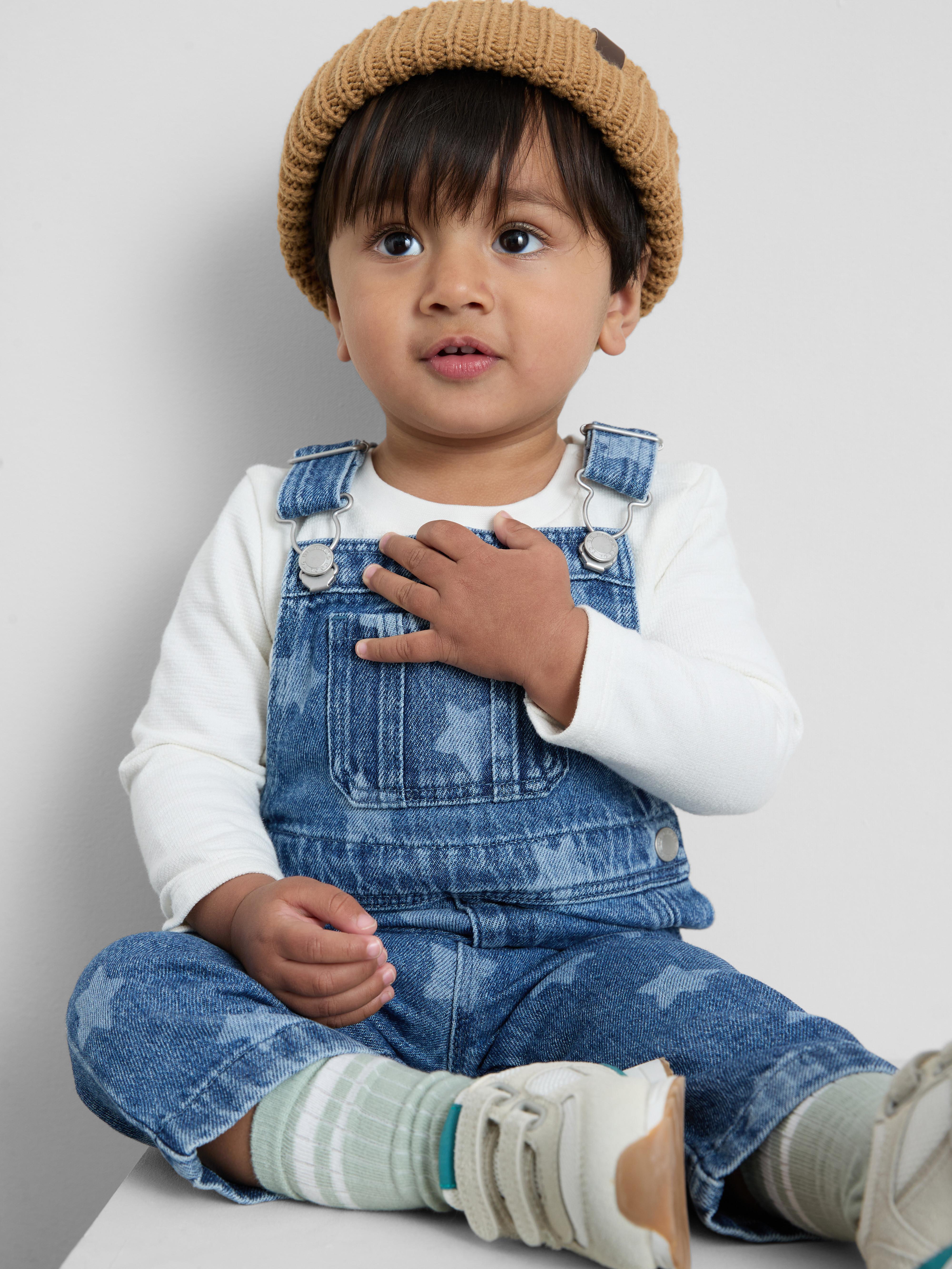 0–36 Monate | Langarmshirt und Denim-Latzhose mit Sternenmuster