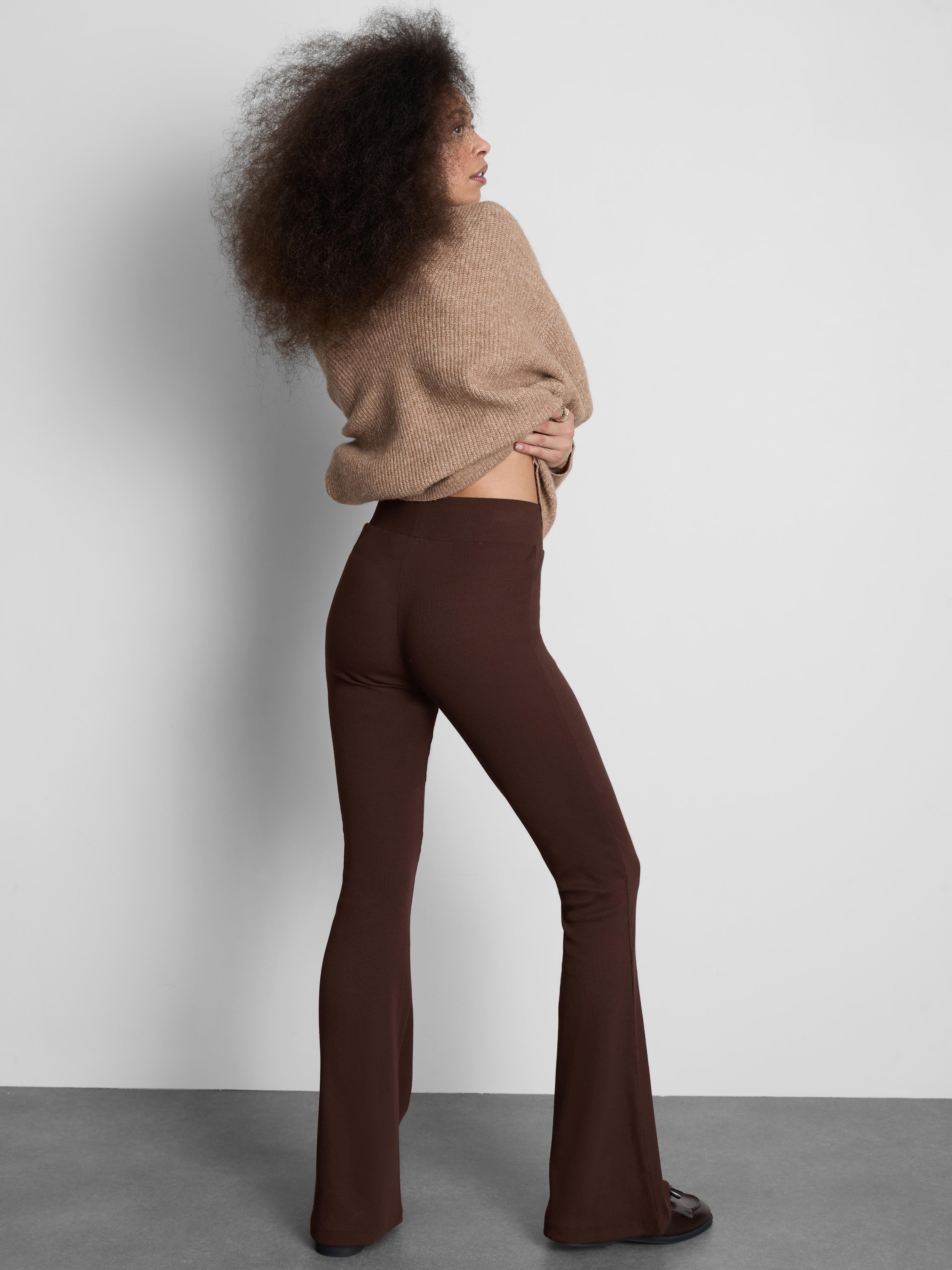 Gerippte Leggings mit ausgestelltem Bein und hohem Baumwollanteil