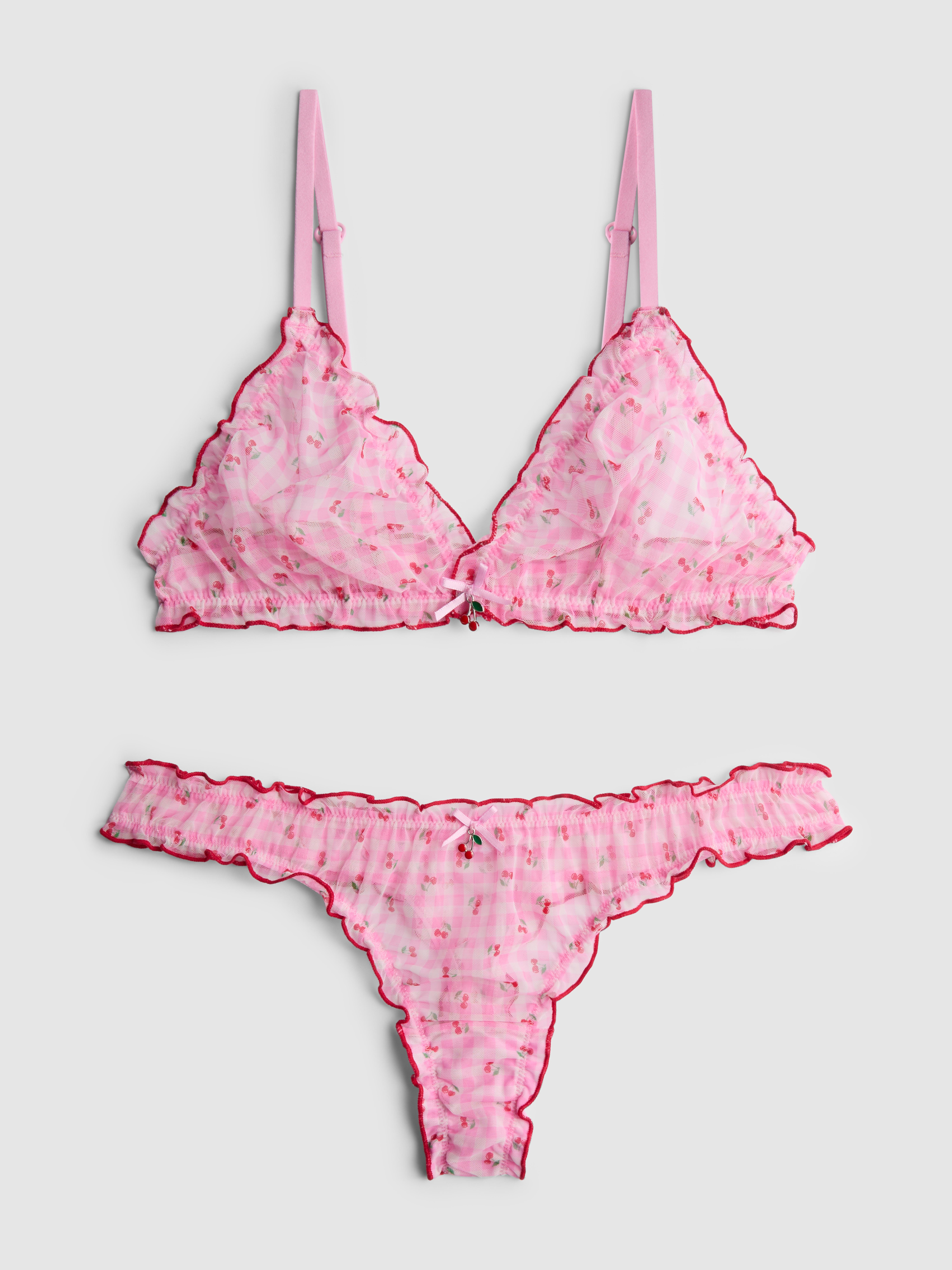 Conjunto de bralette y braguitas de malla