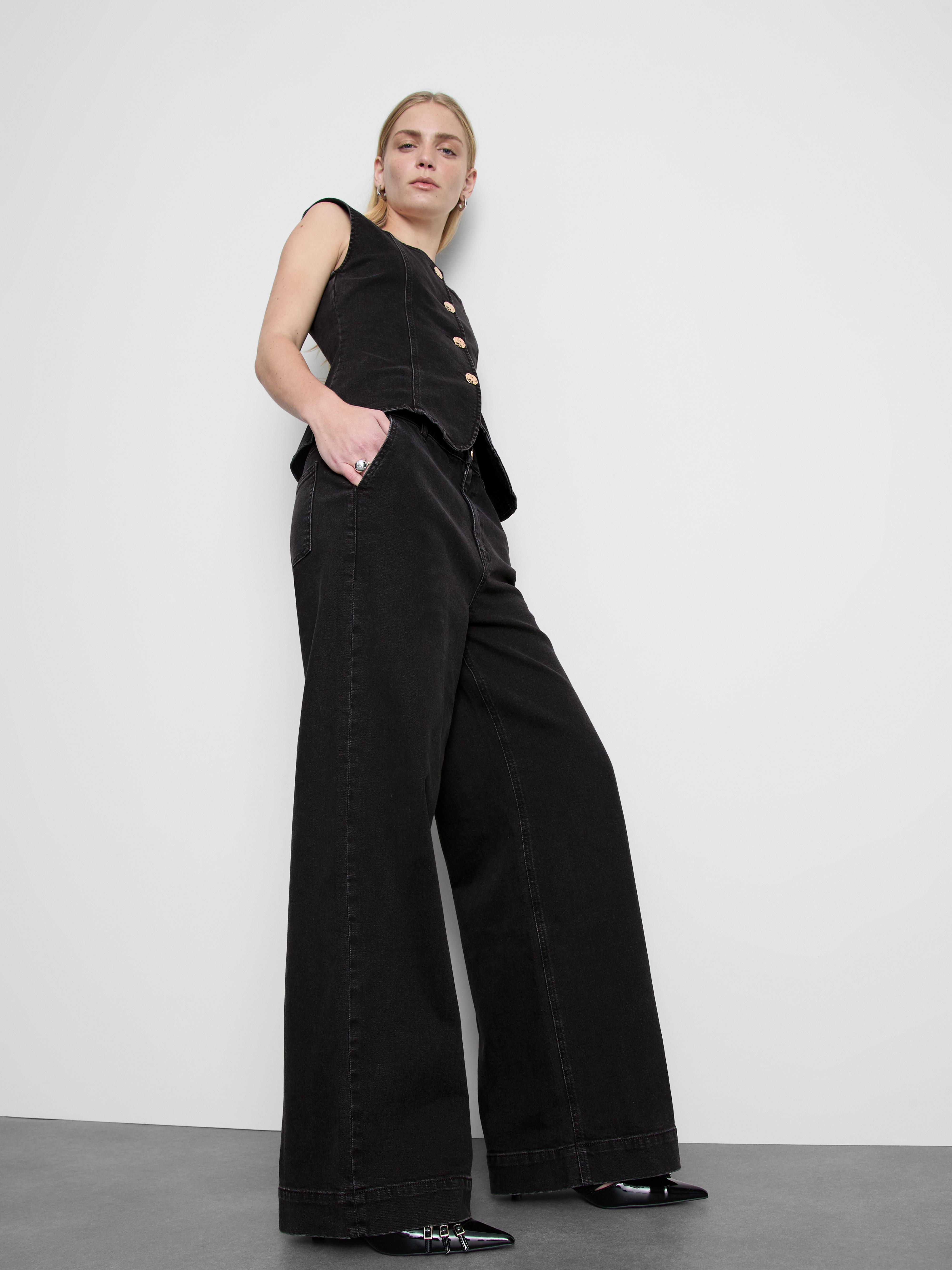 Jeans mit weitem Bein und tiefem Saum