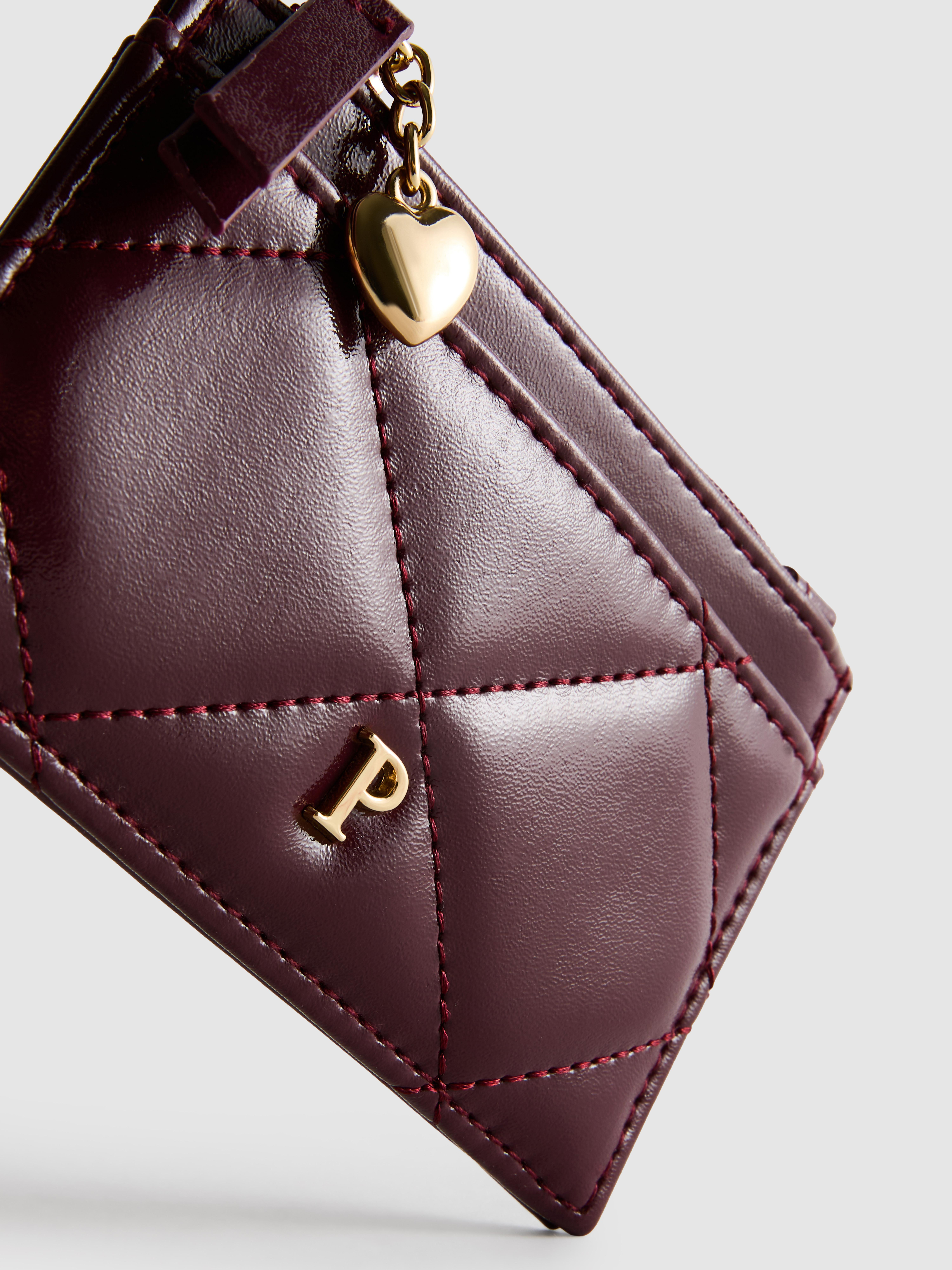 Tarjetero acolchado de piel sintética con inicial