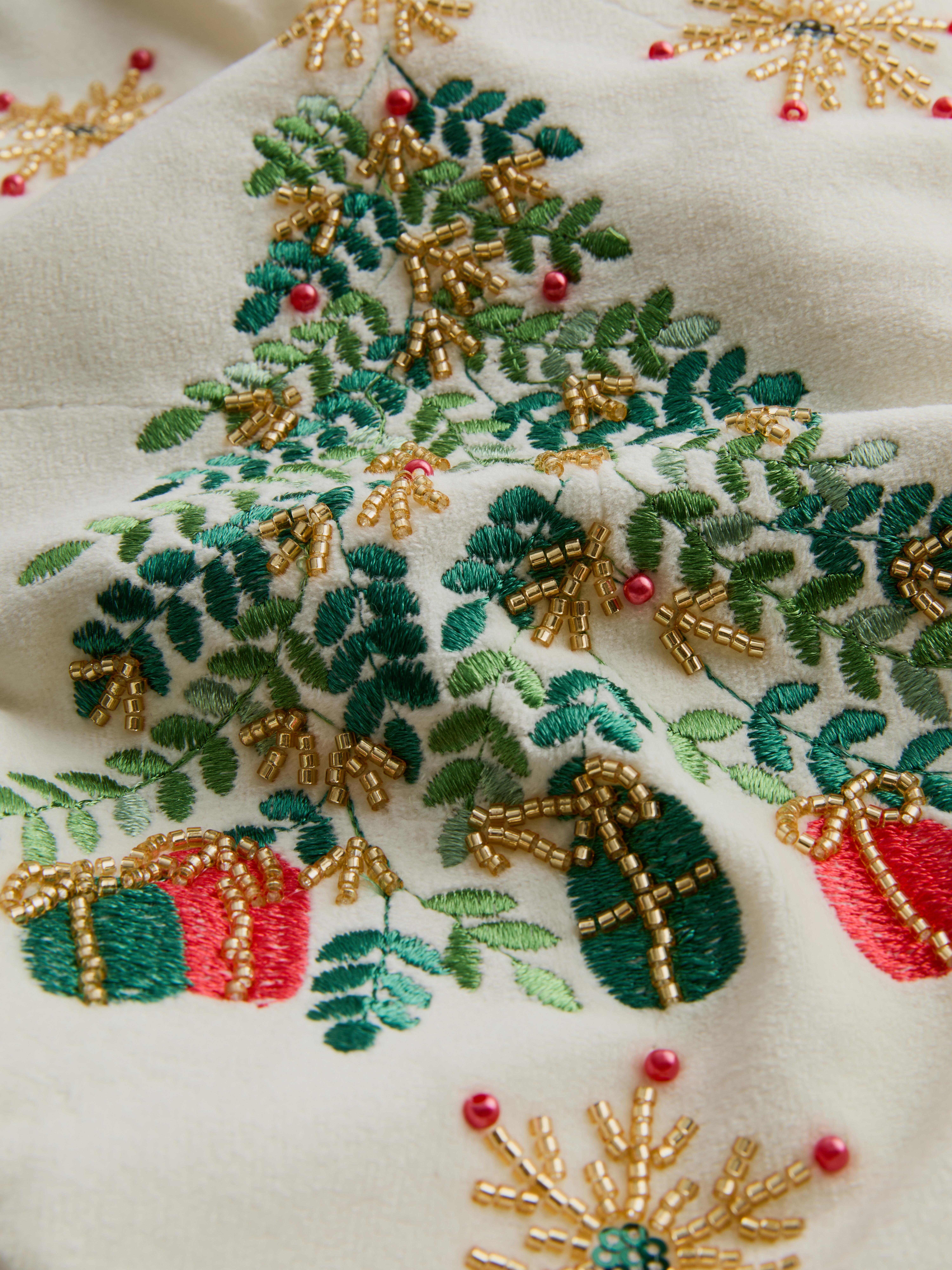 Kerstkous met borduursel