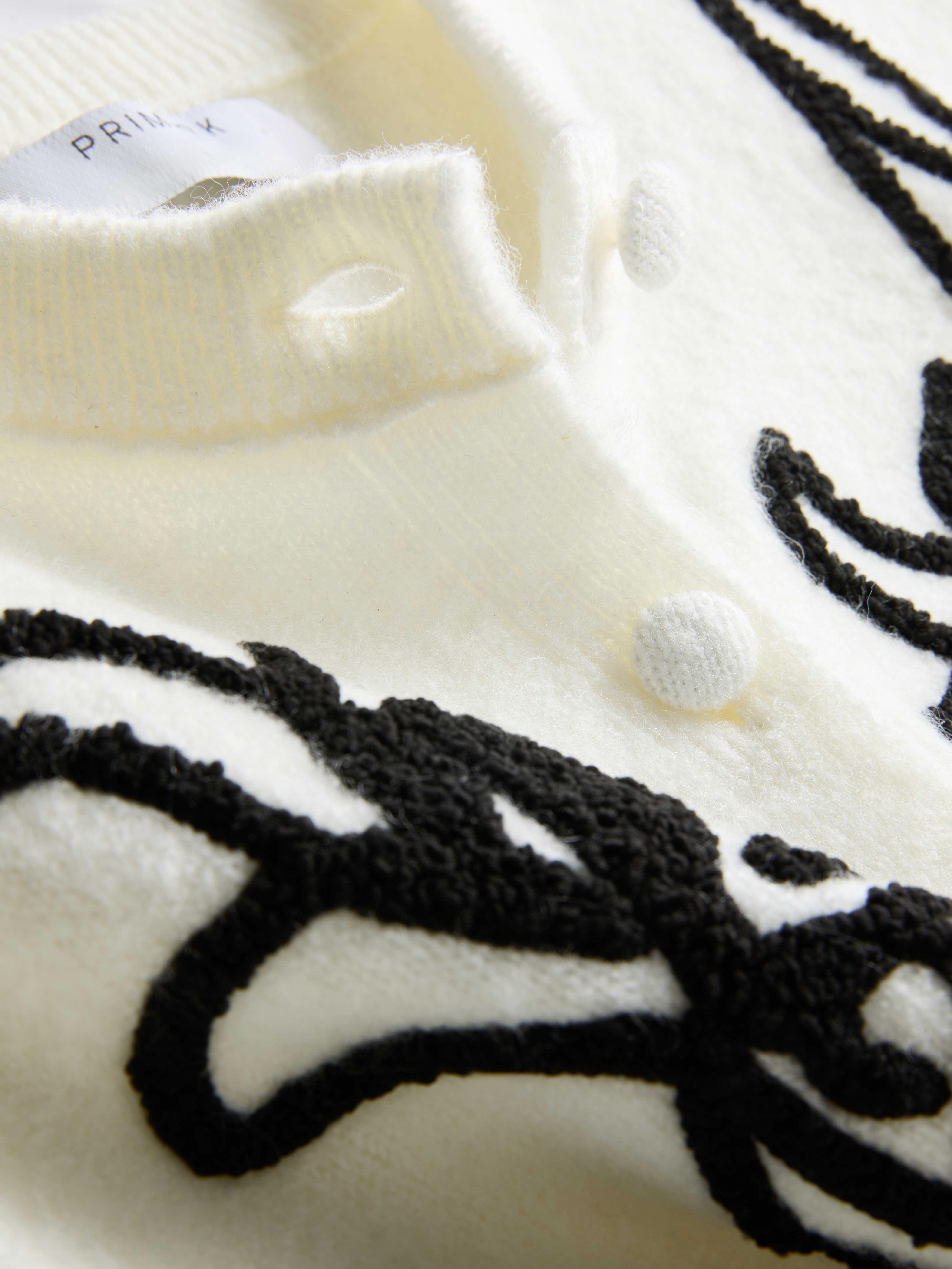 Cardigan mit Blumenapplikation