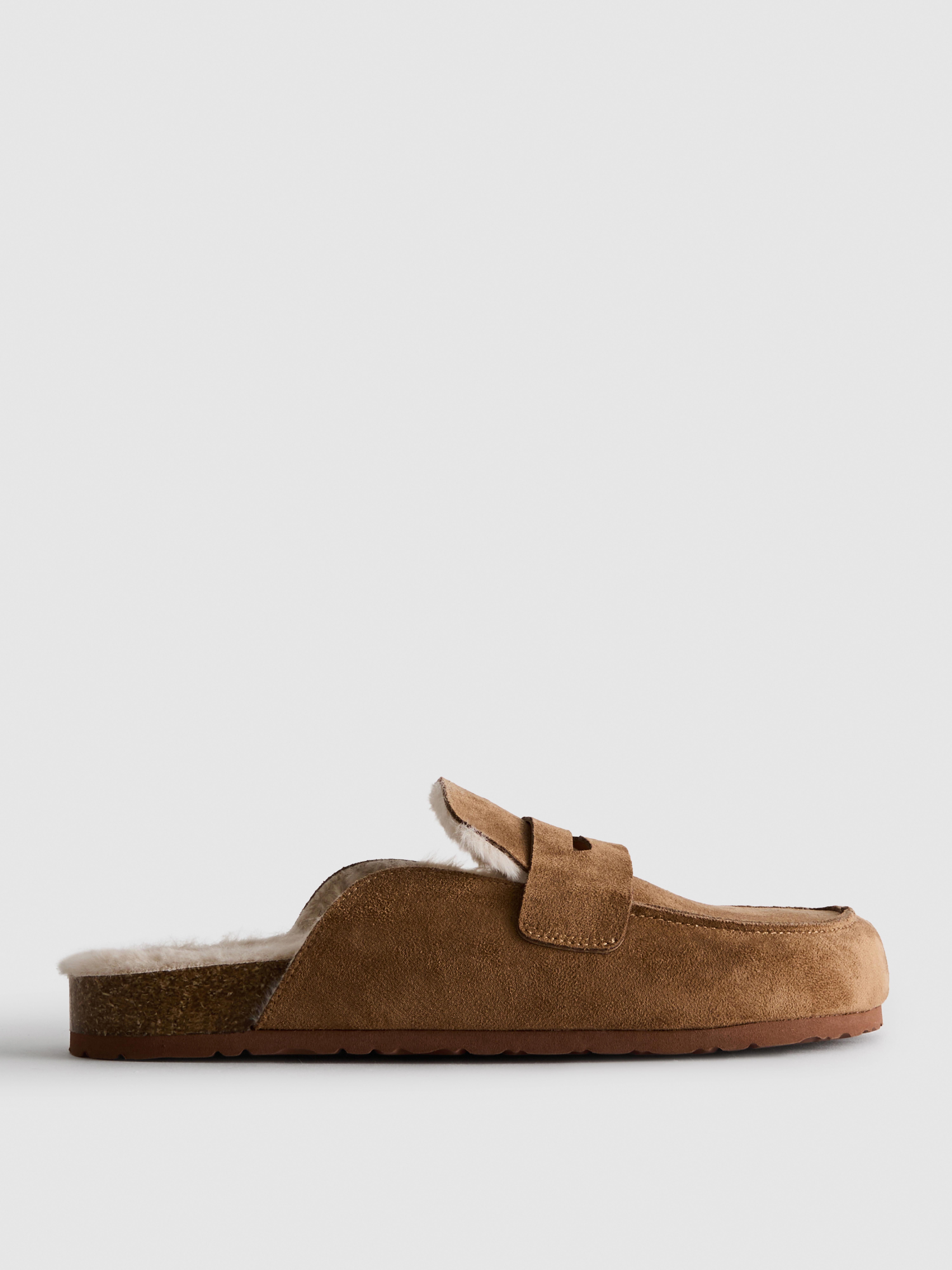 Pantuflas de antelina tipo mocasín