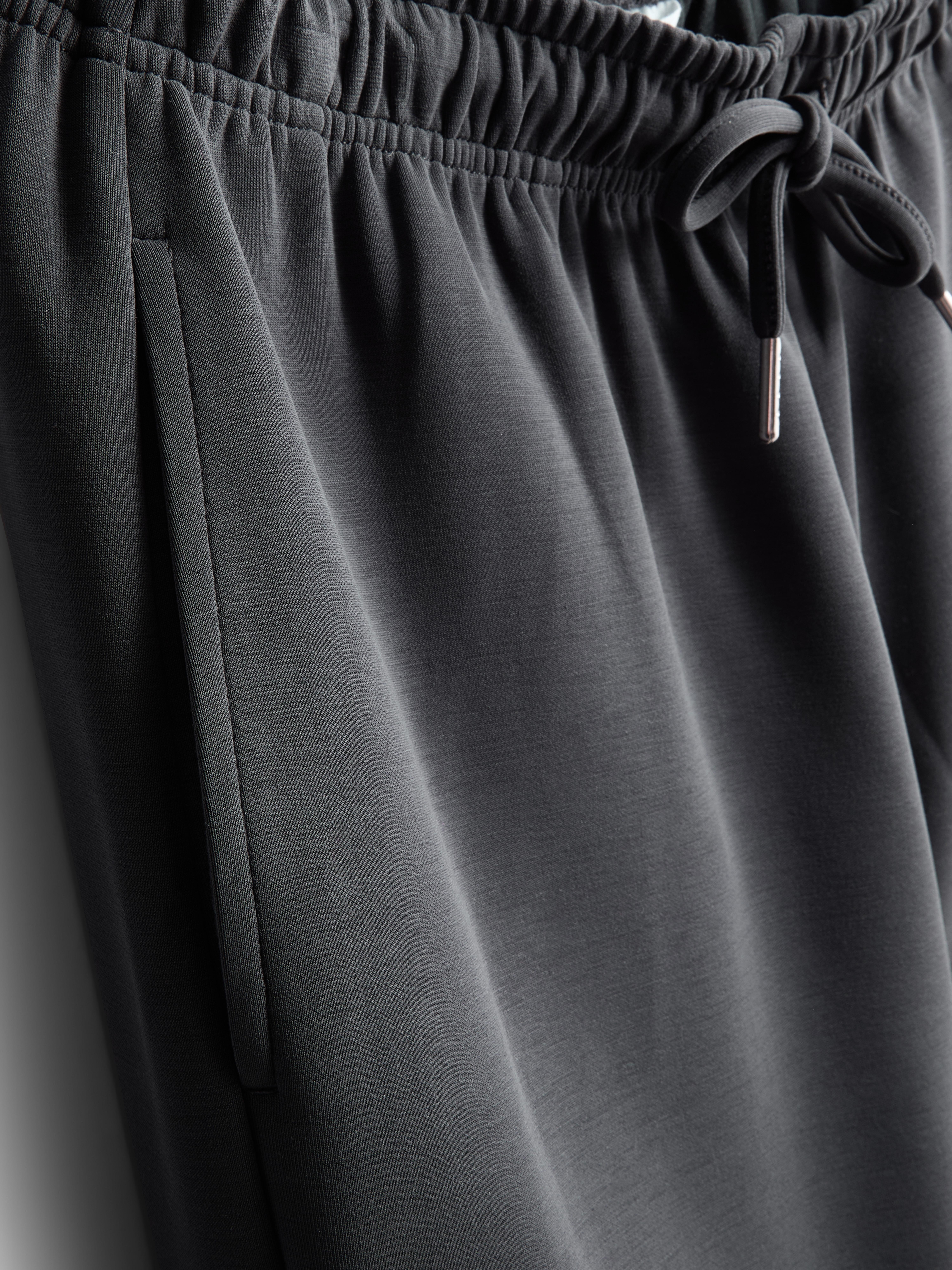 Elegantní tepláky se širokými nohavicemi