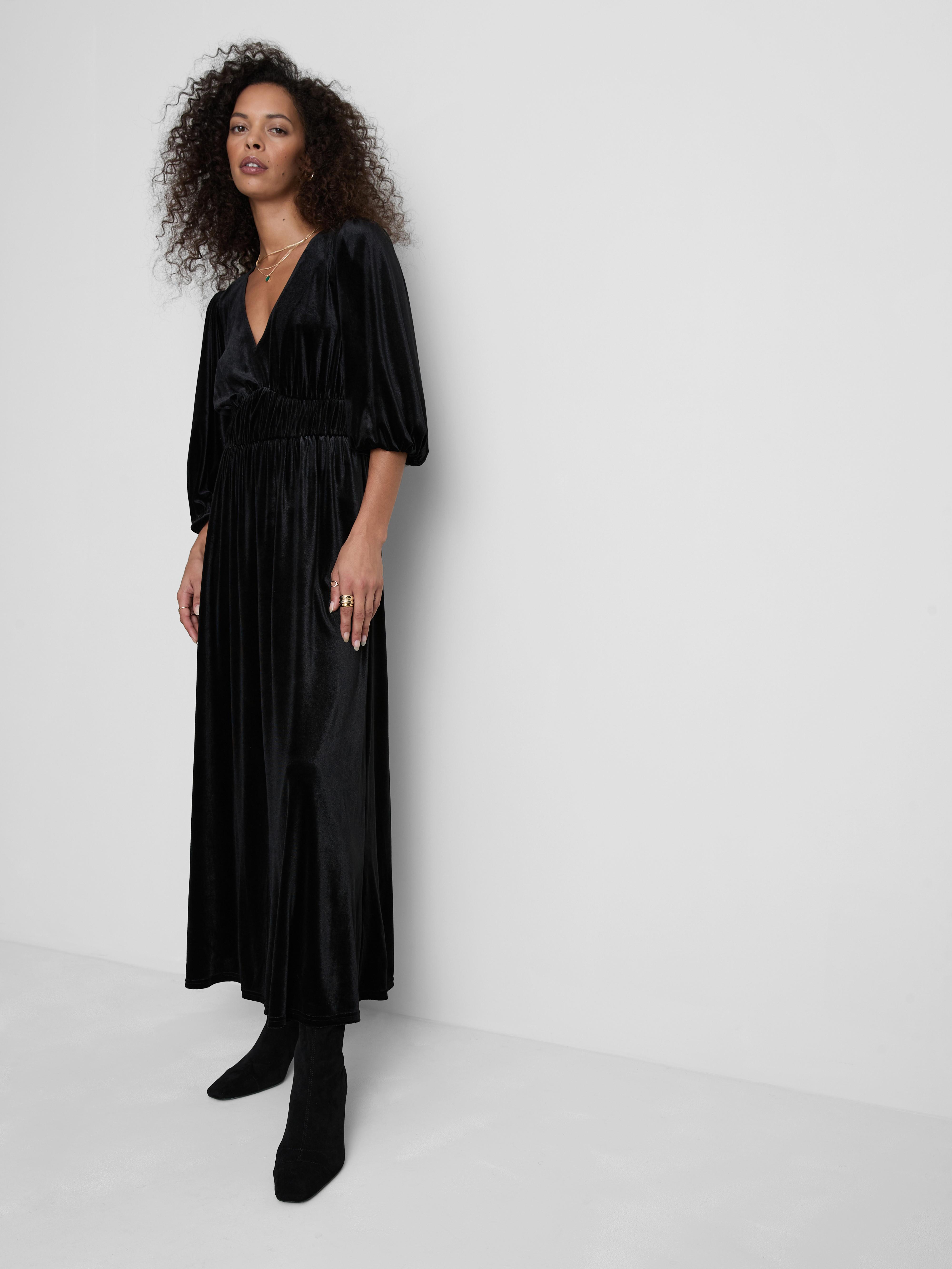 Robe mi-longue en velours à col en V