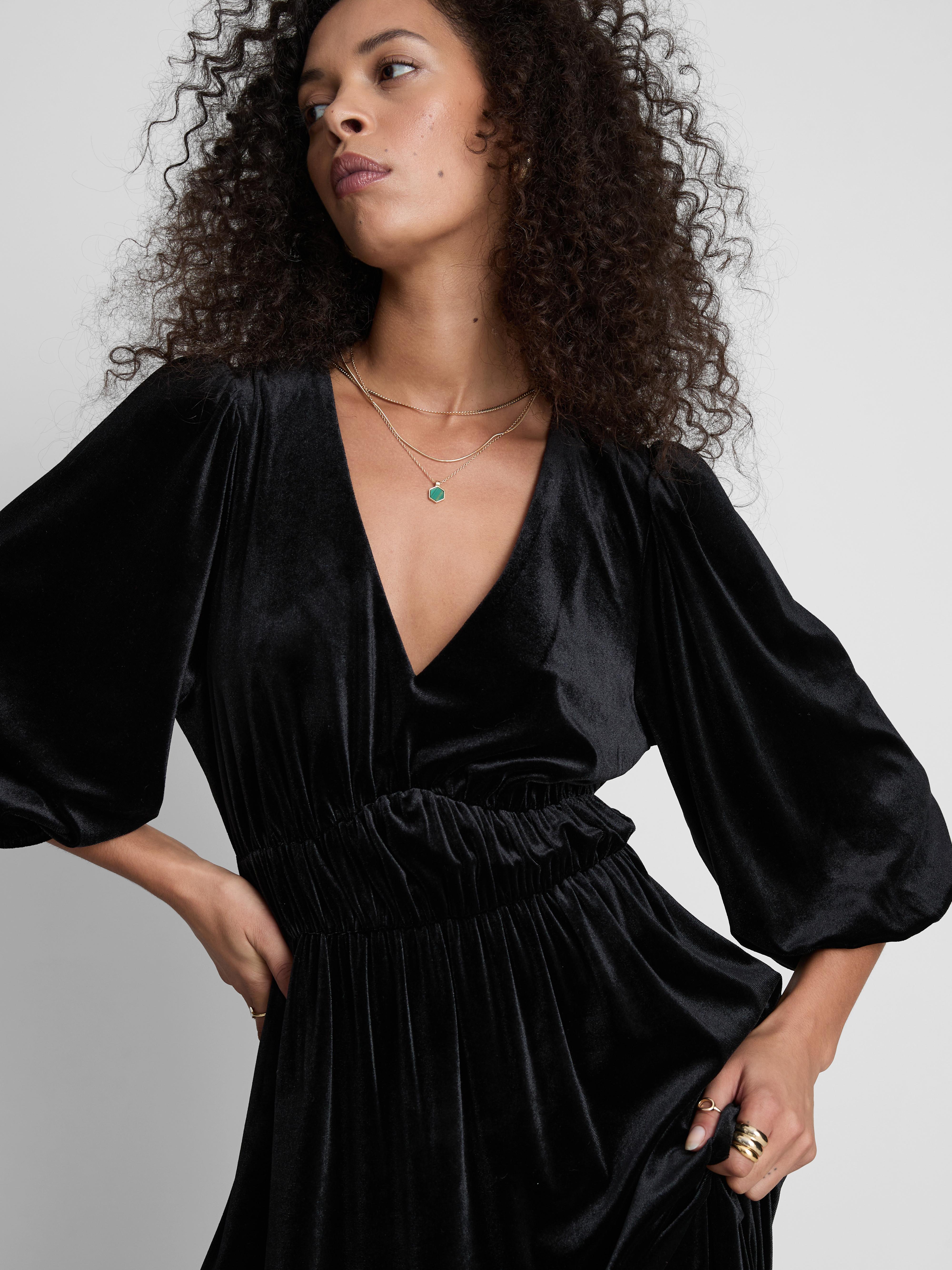 Robe mi-longue en velours à col en V