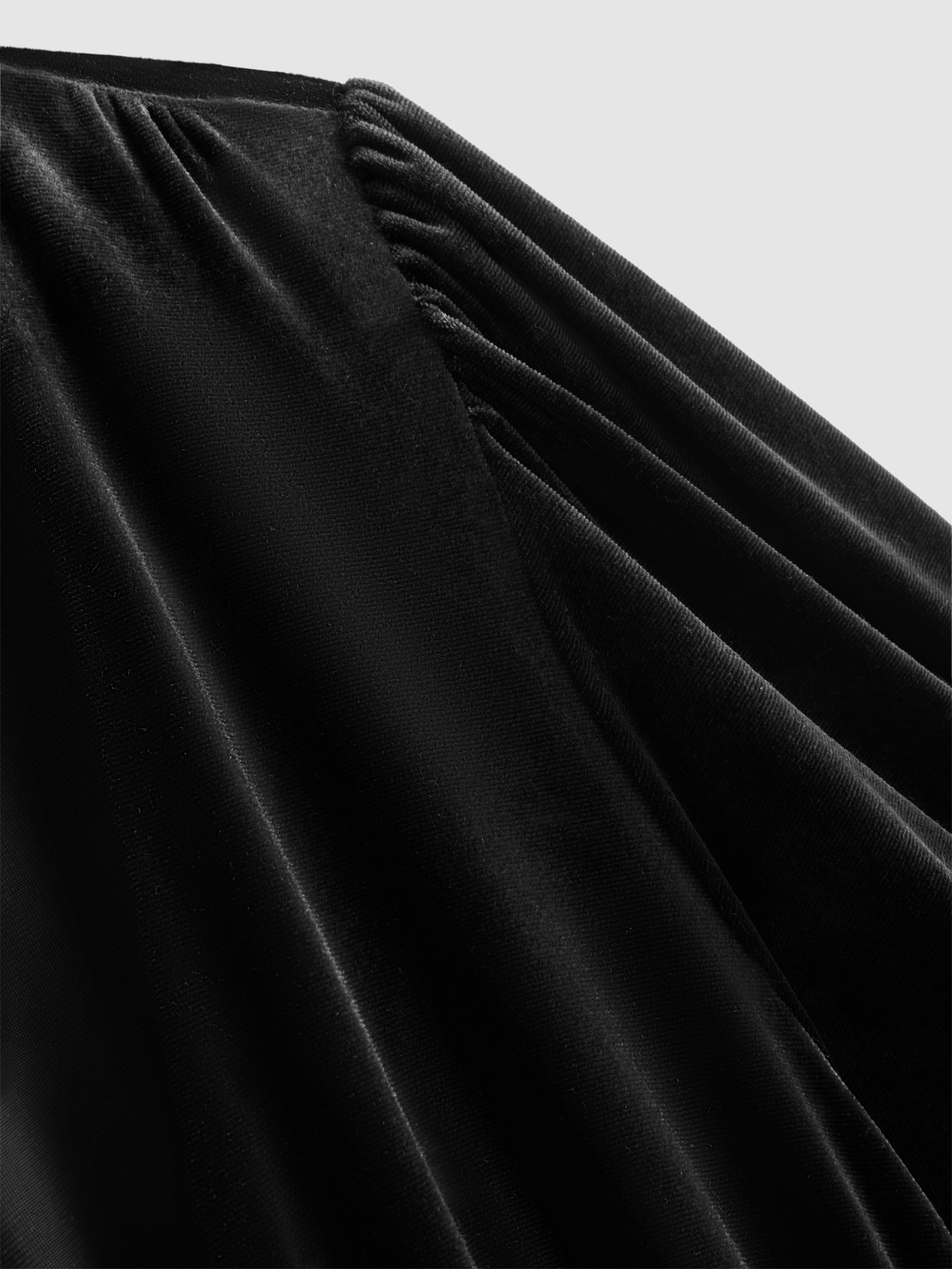 Robe mi-longue en velours à col en V