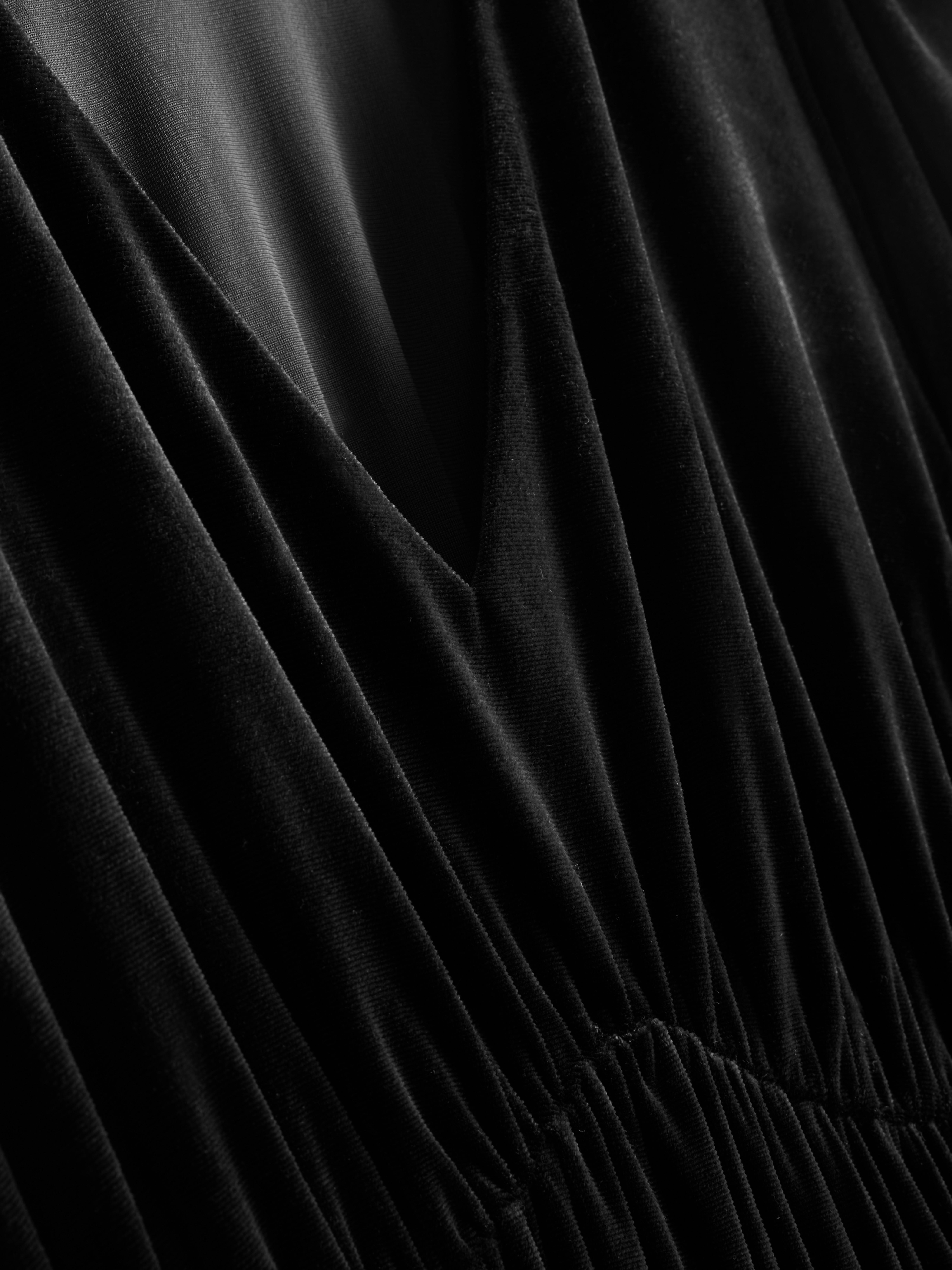 Robe mi-longue en velours à col en V