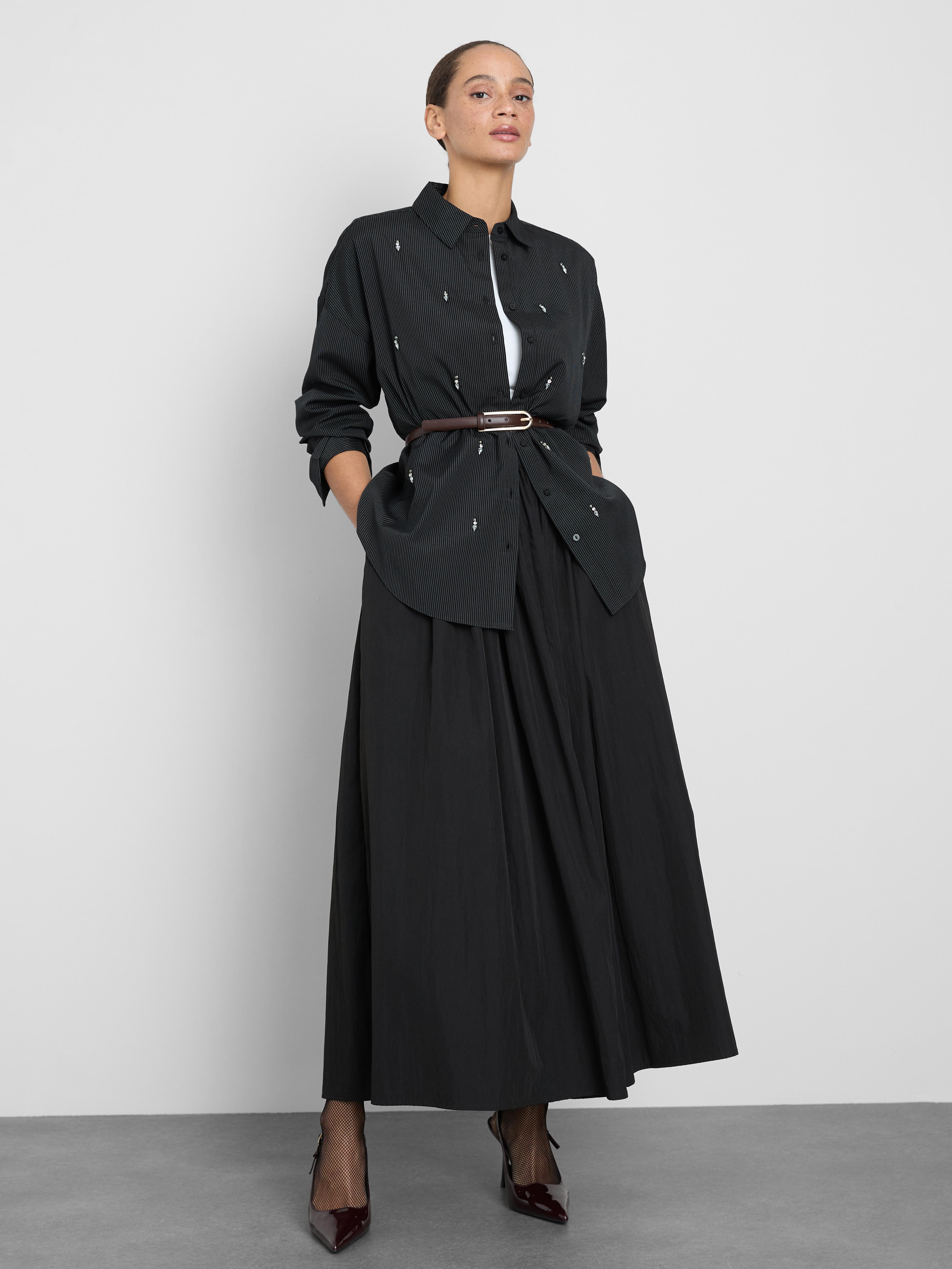 Camisa adornada con perlas sintéticas