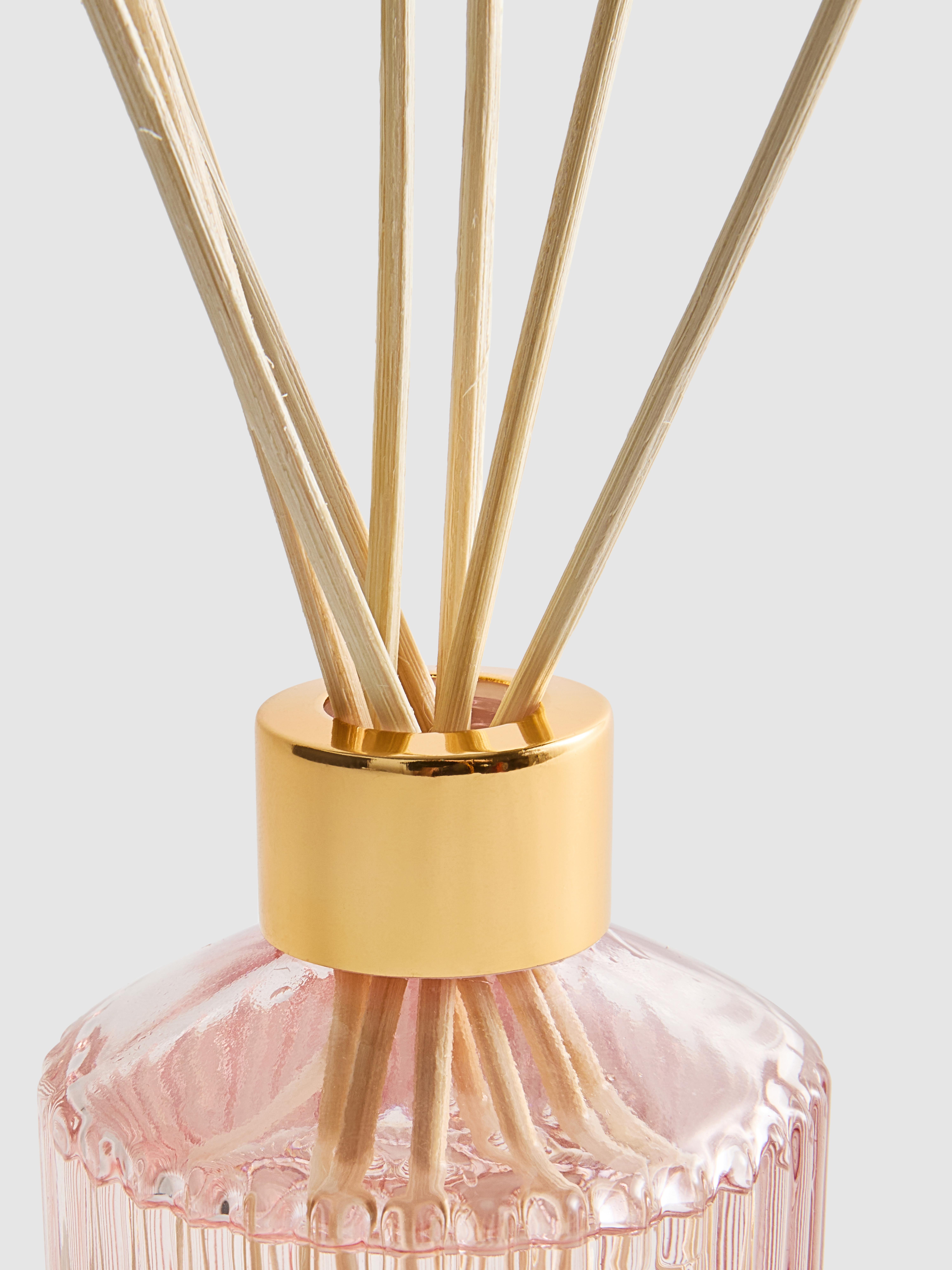 Scented Reed Diffuser In Fluted Jar