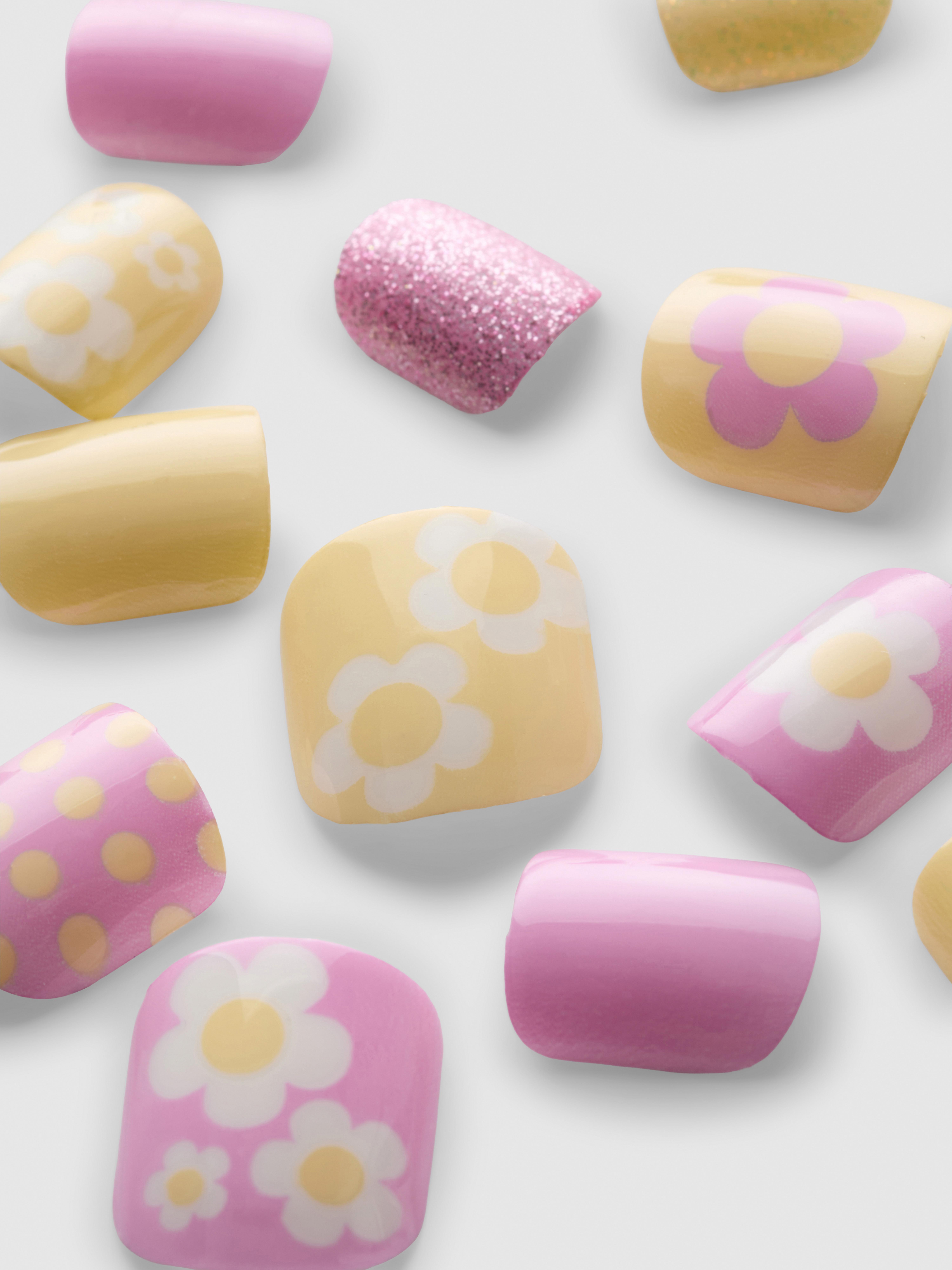 PS... Mini Floral Press On False Nails