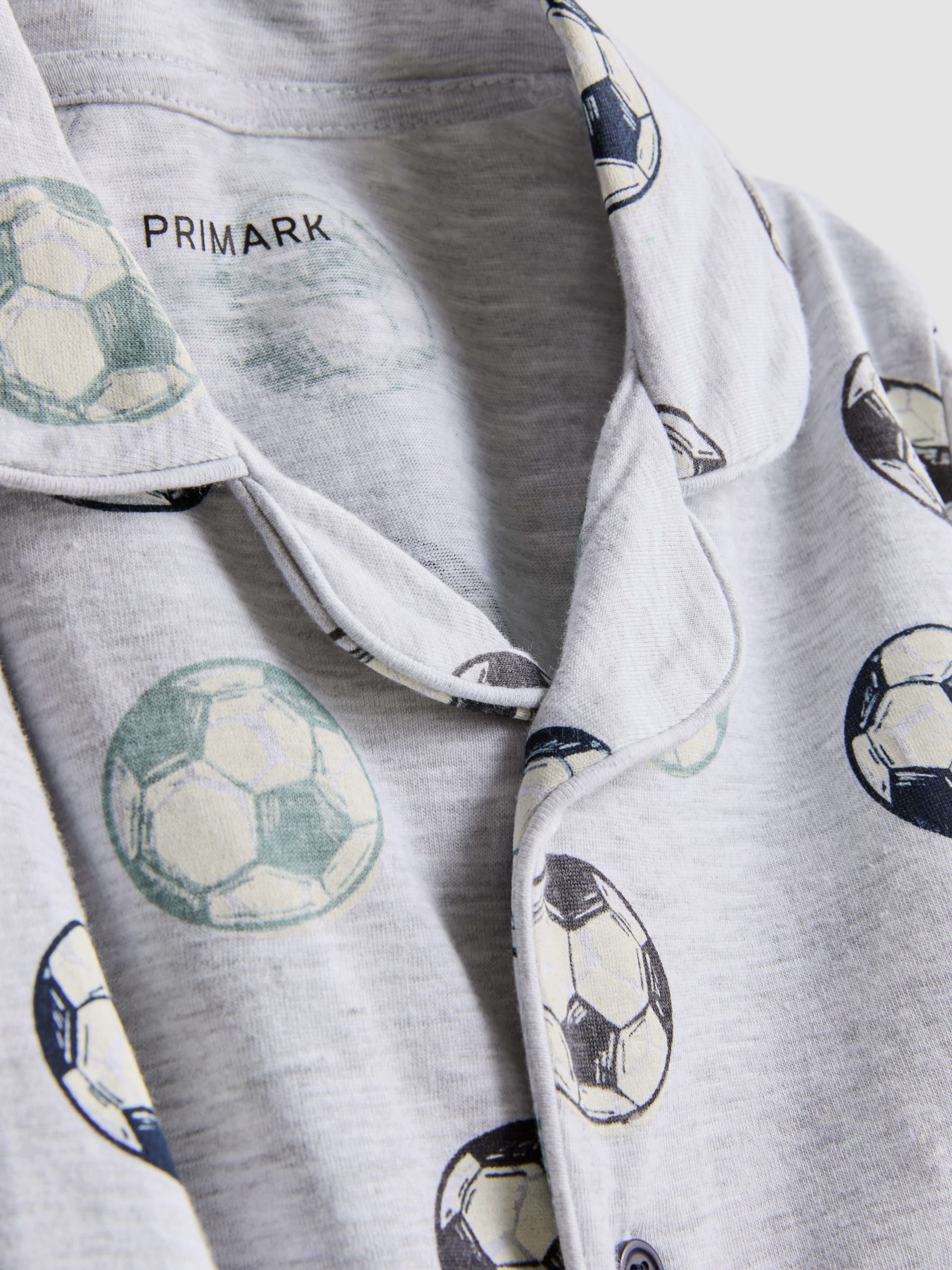 1,5–10 Jahre | Schlafanzug mit Hemd und Fußball-Grafik