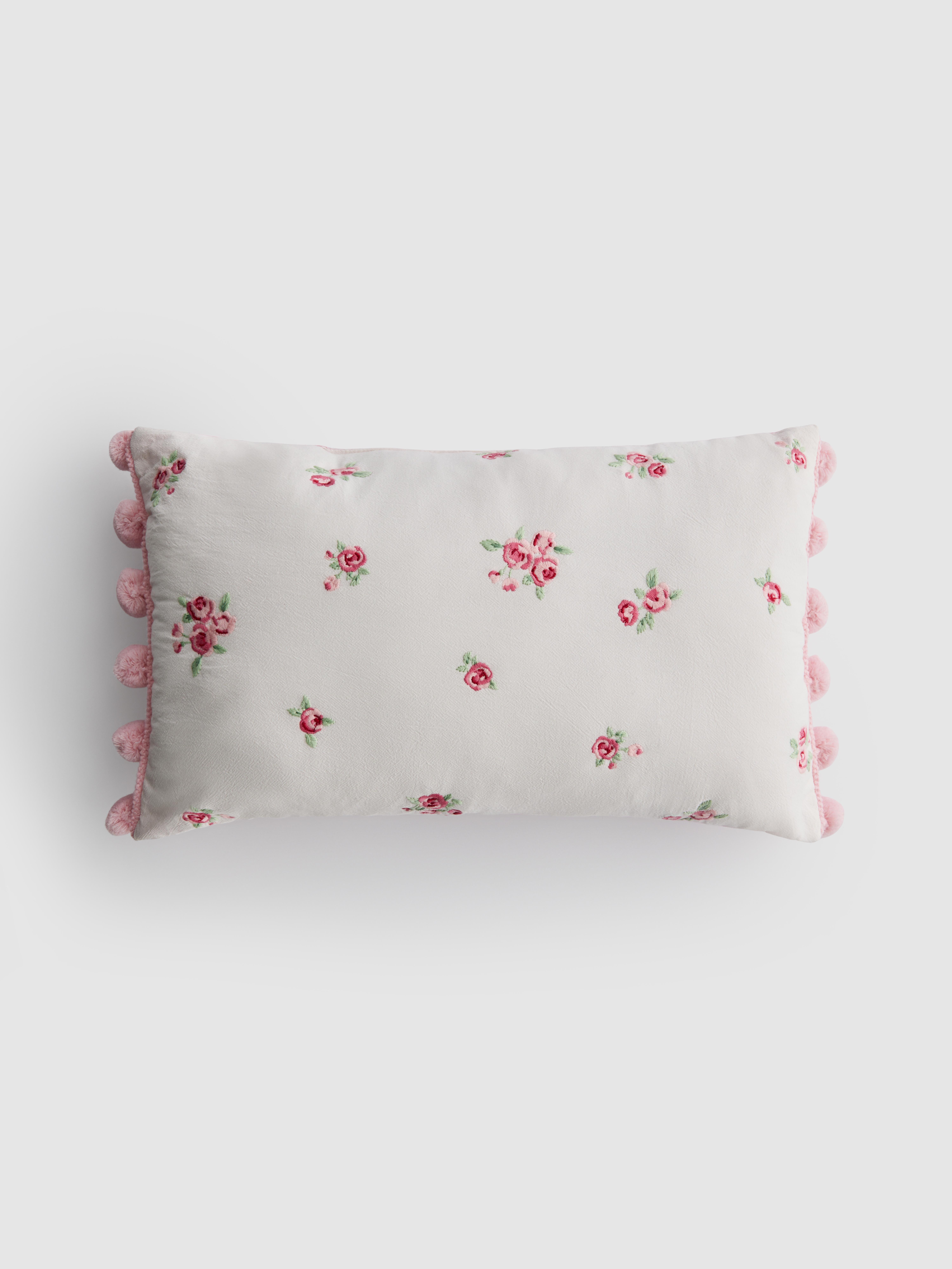 Coussin rectangulaire à roses brodées