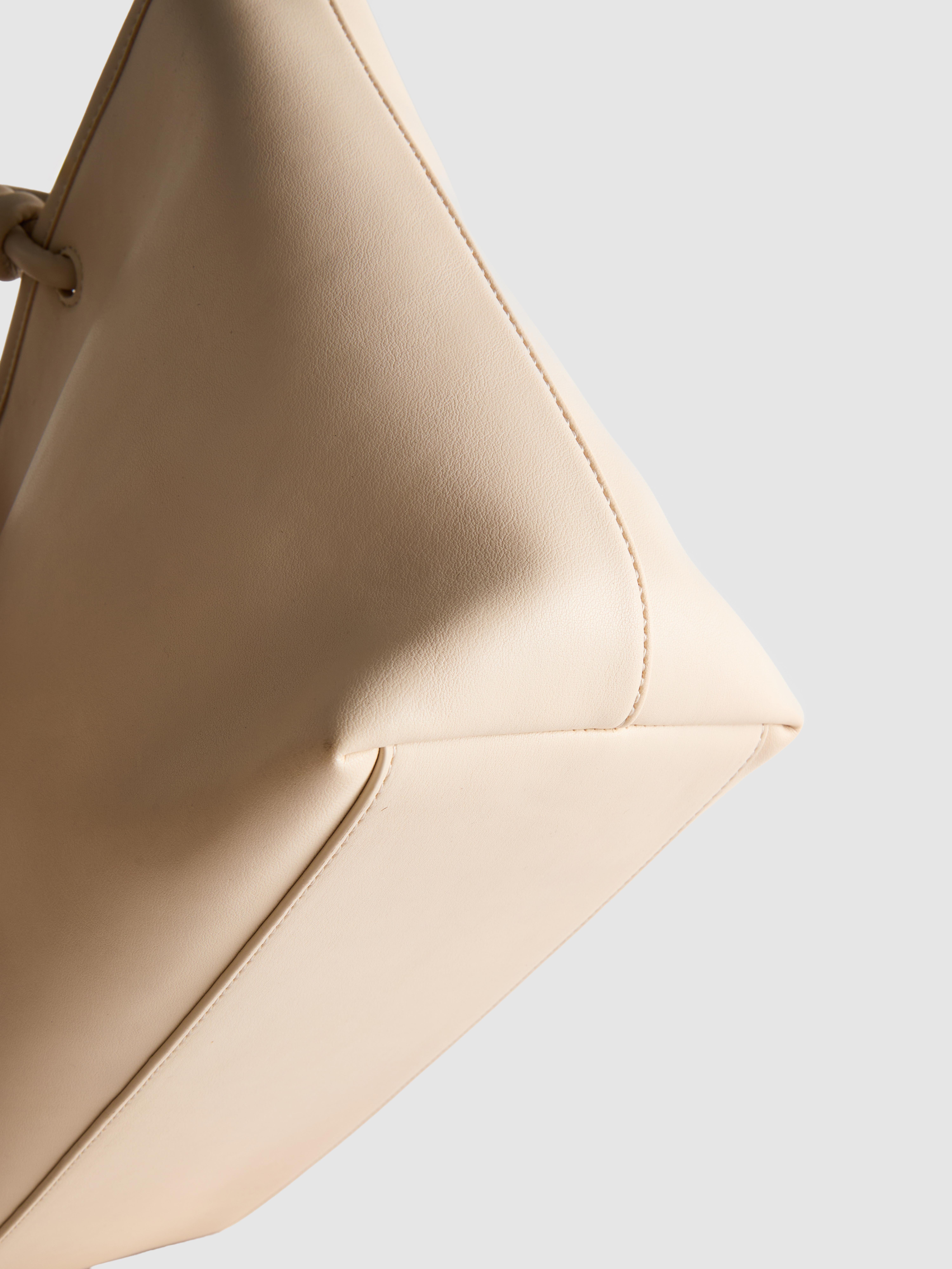 Torbica z ročajem z vozli