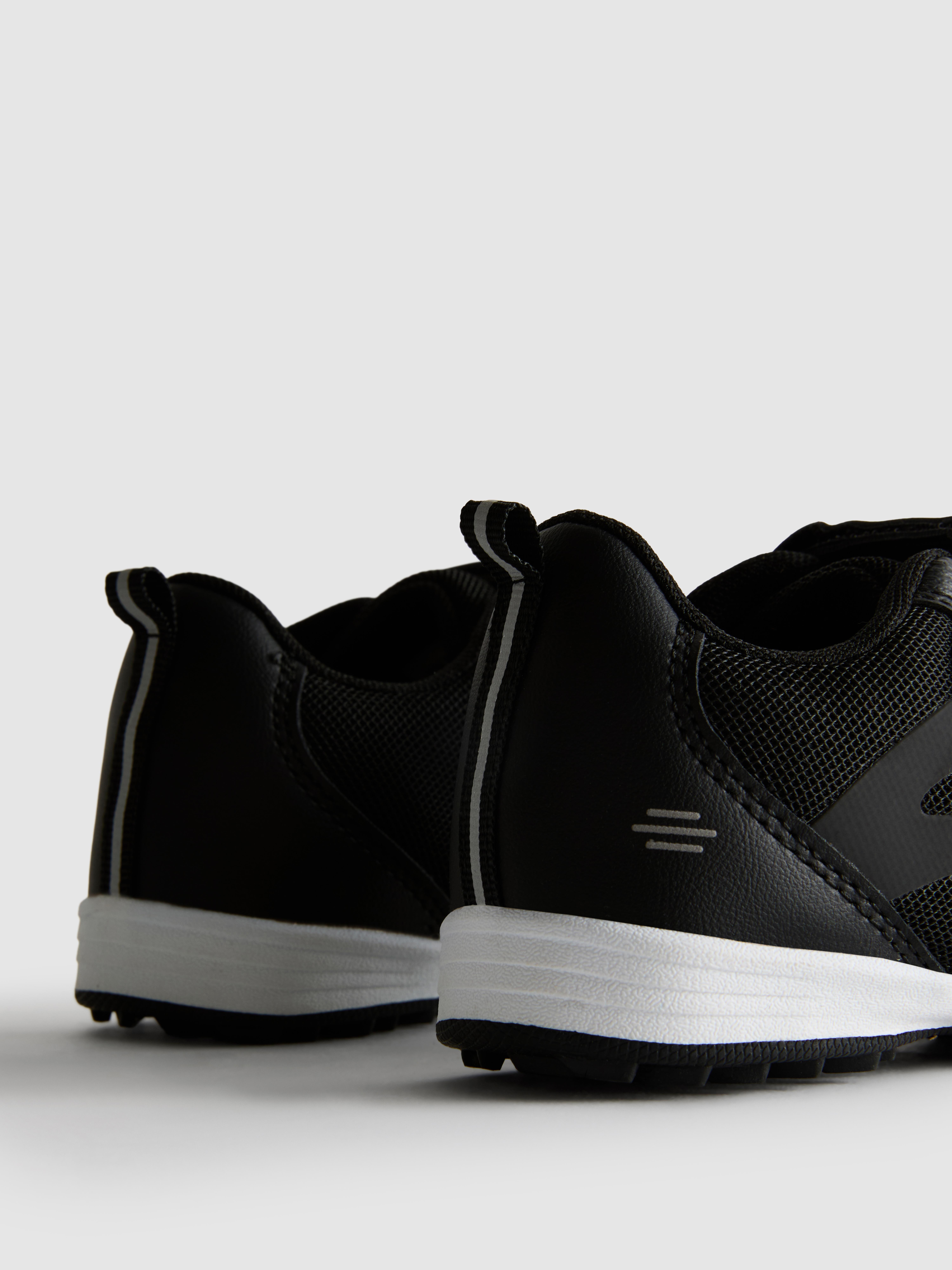 Boys Black Low-Top Soccer Shoes