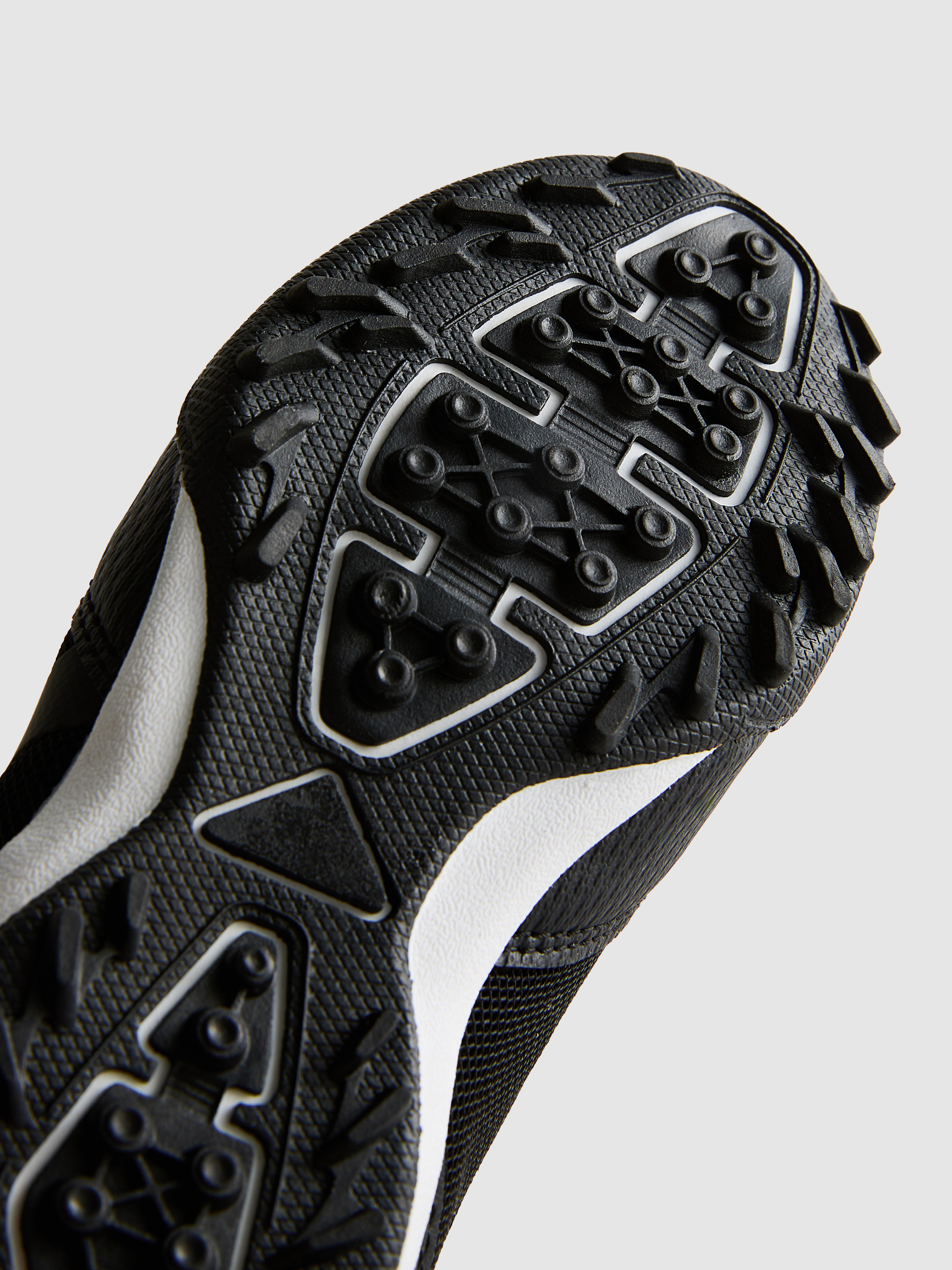 Boys Black Low-Top Soccer Shoes