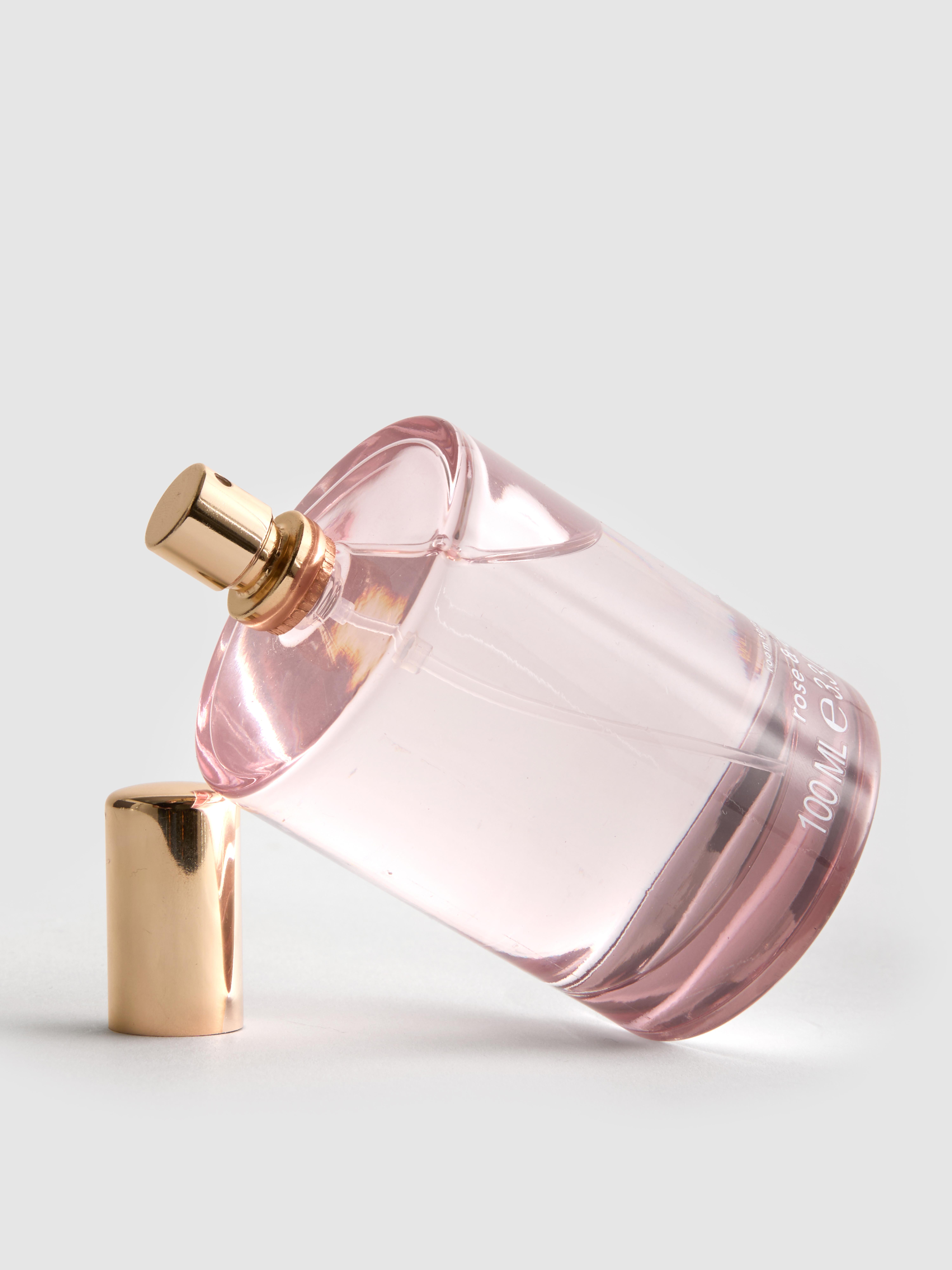 Désodorisant intérieur parfumé dans un flacon en verre coloré