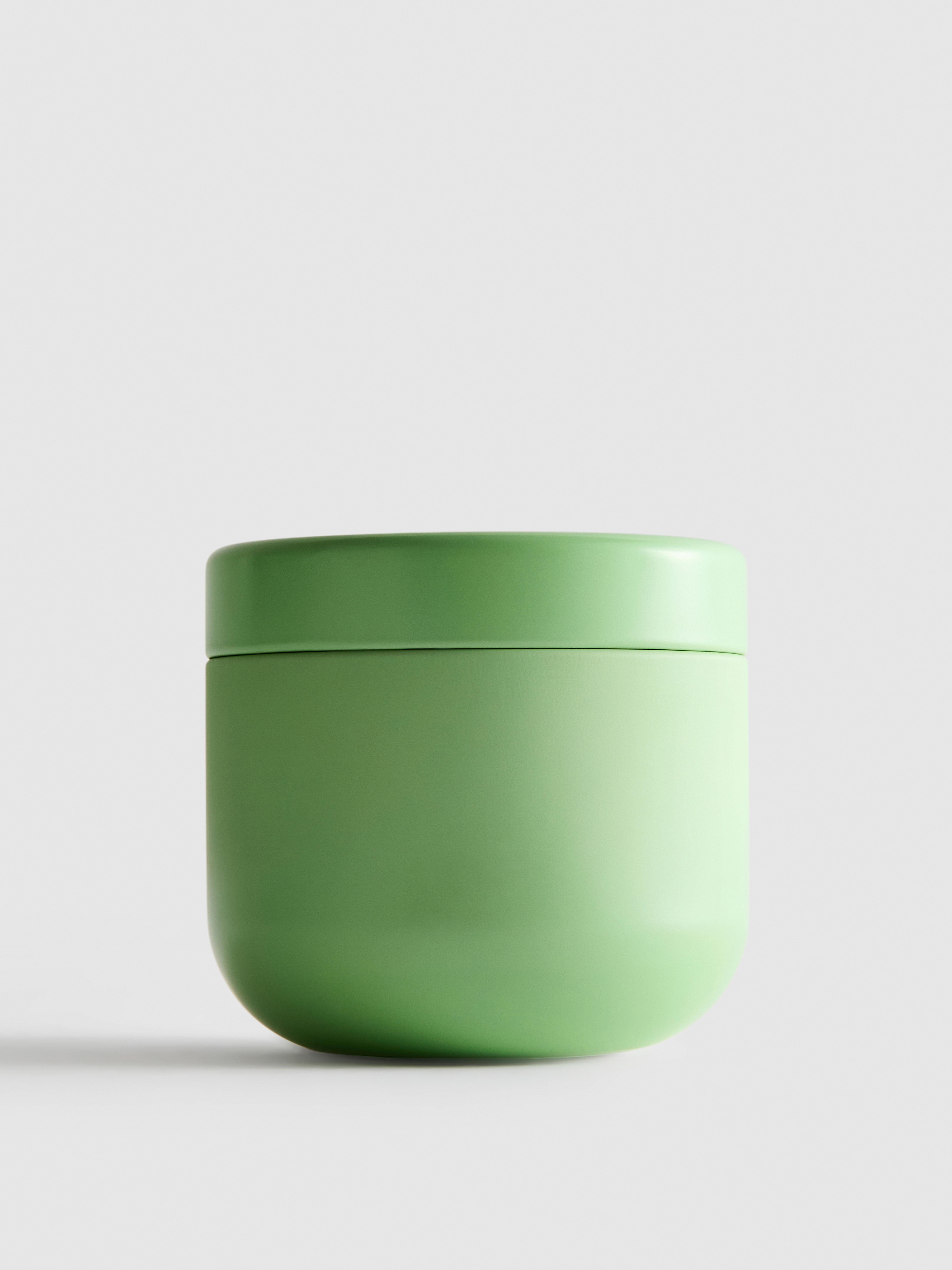 Dišeča sveča v pločevinki