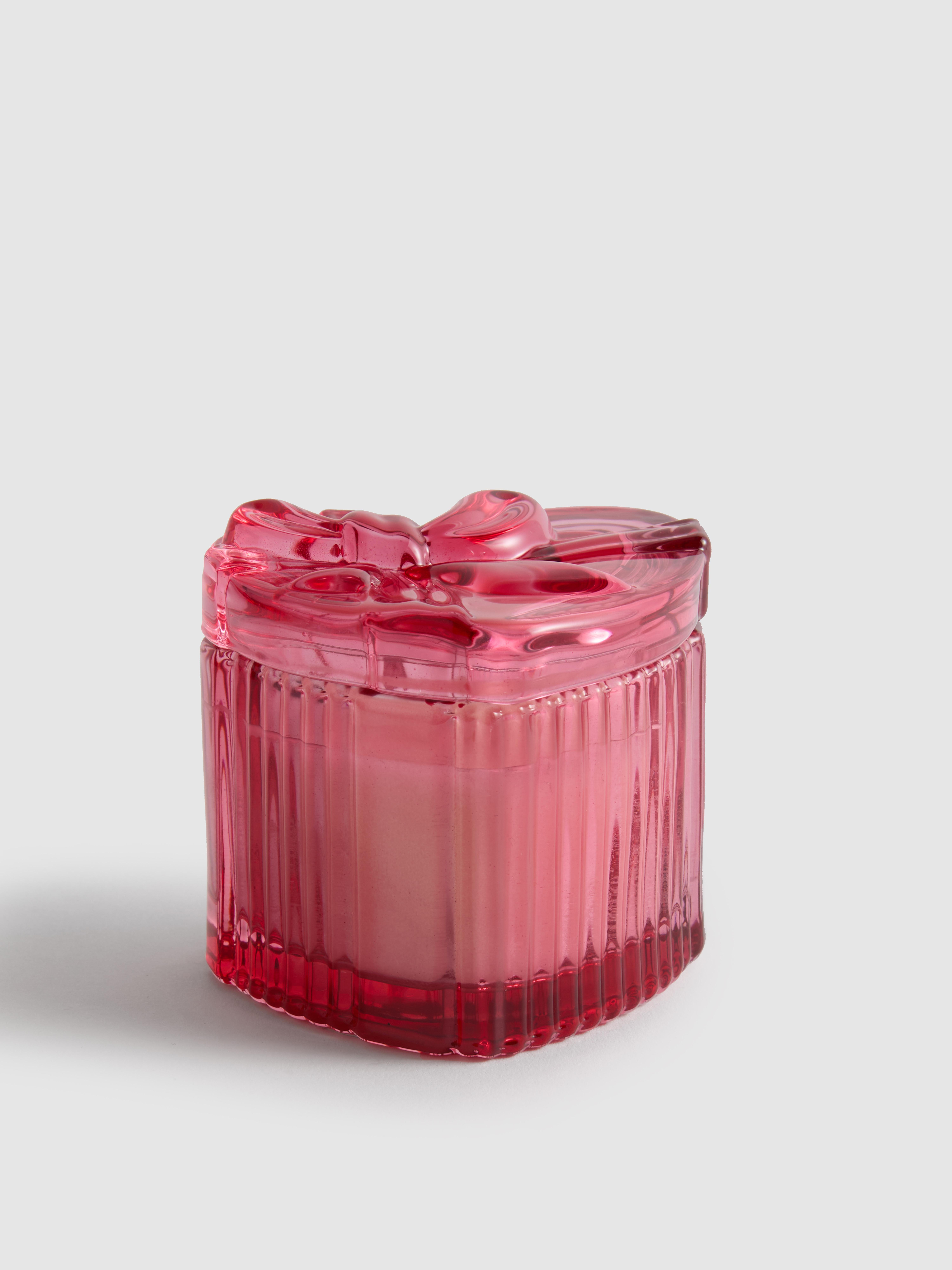 Illatgyertya szívalakú tartóban