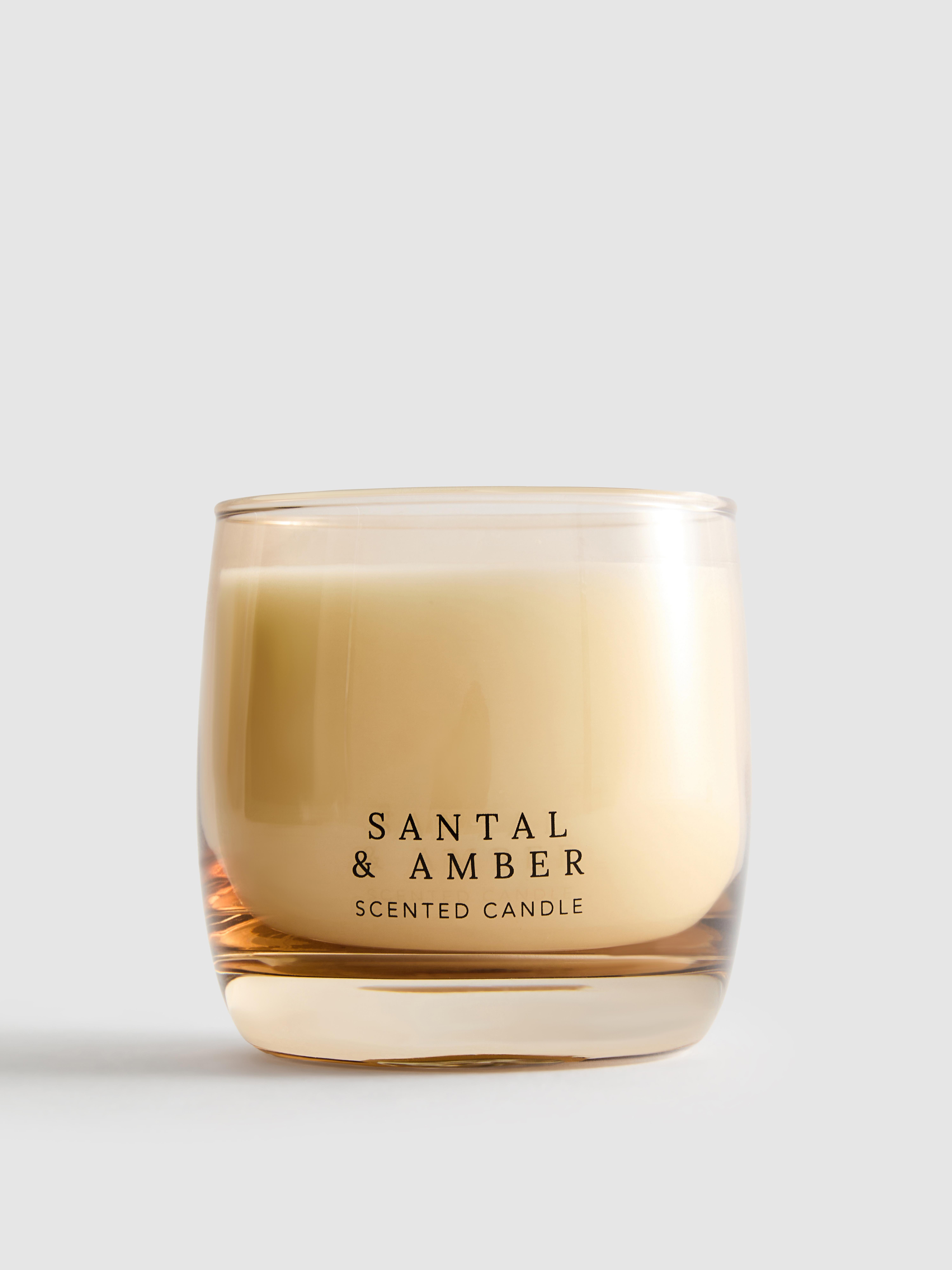 Vonná sviečka v zaoblenej sklenenej nádobe