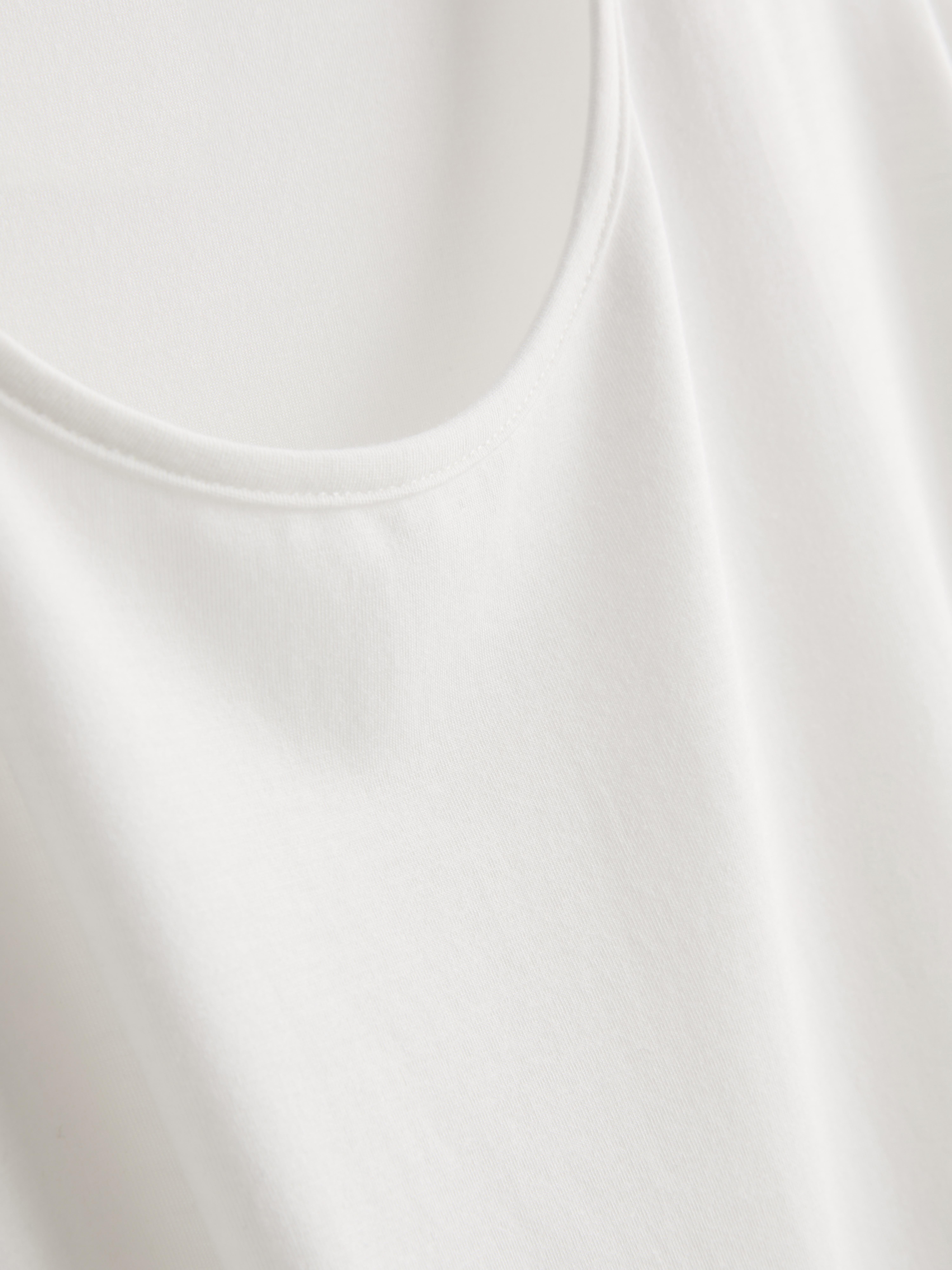 Women's Ivory Curved Hem Active Tee