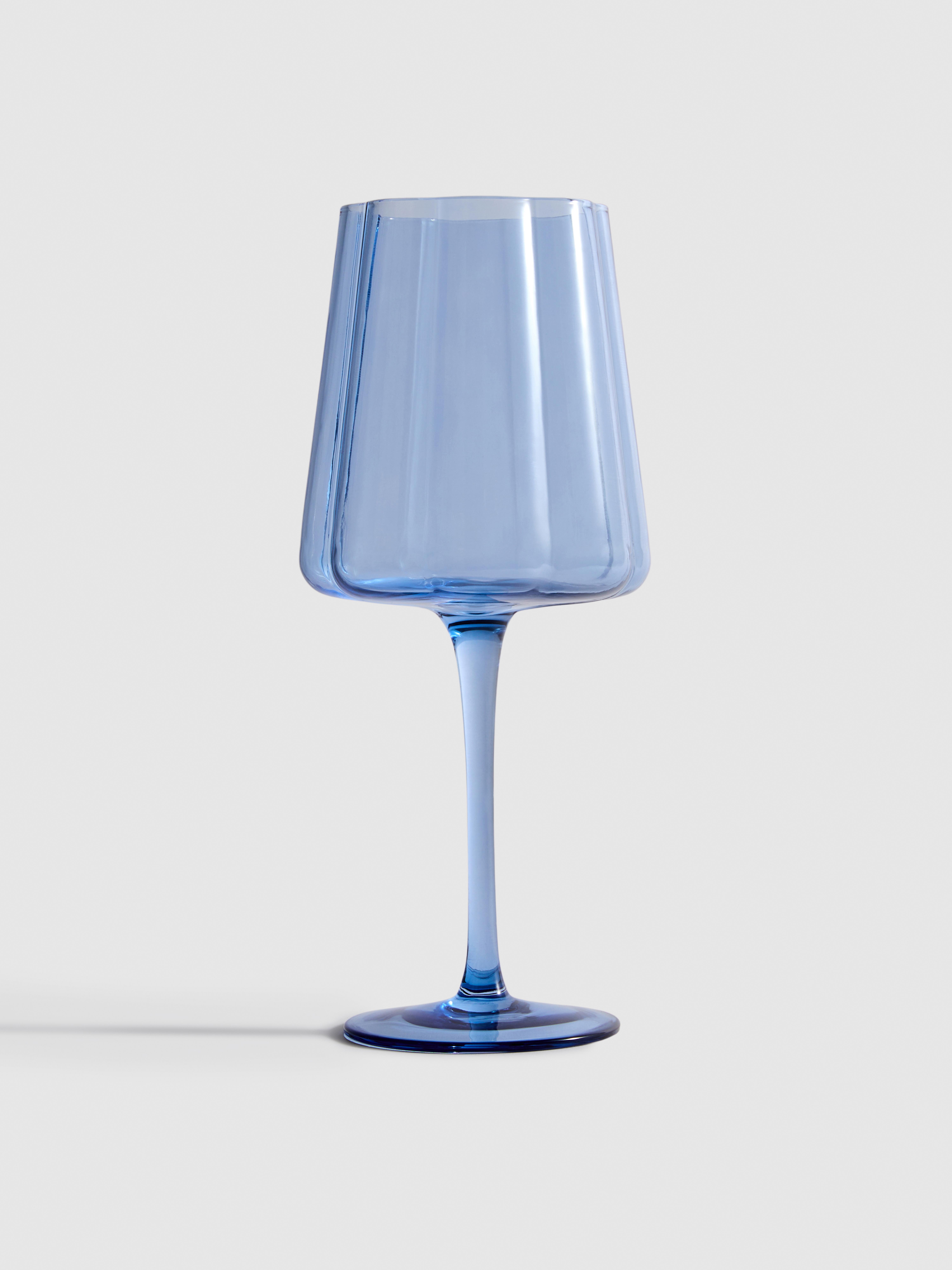 Zweifarbiges Weinglas mit bogenförmigen Rand