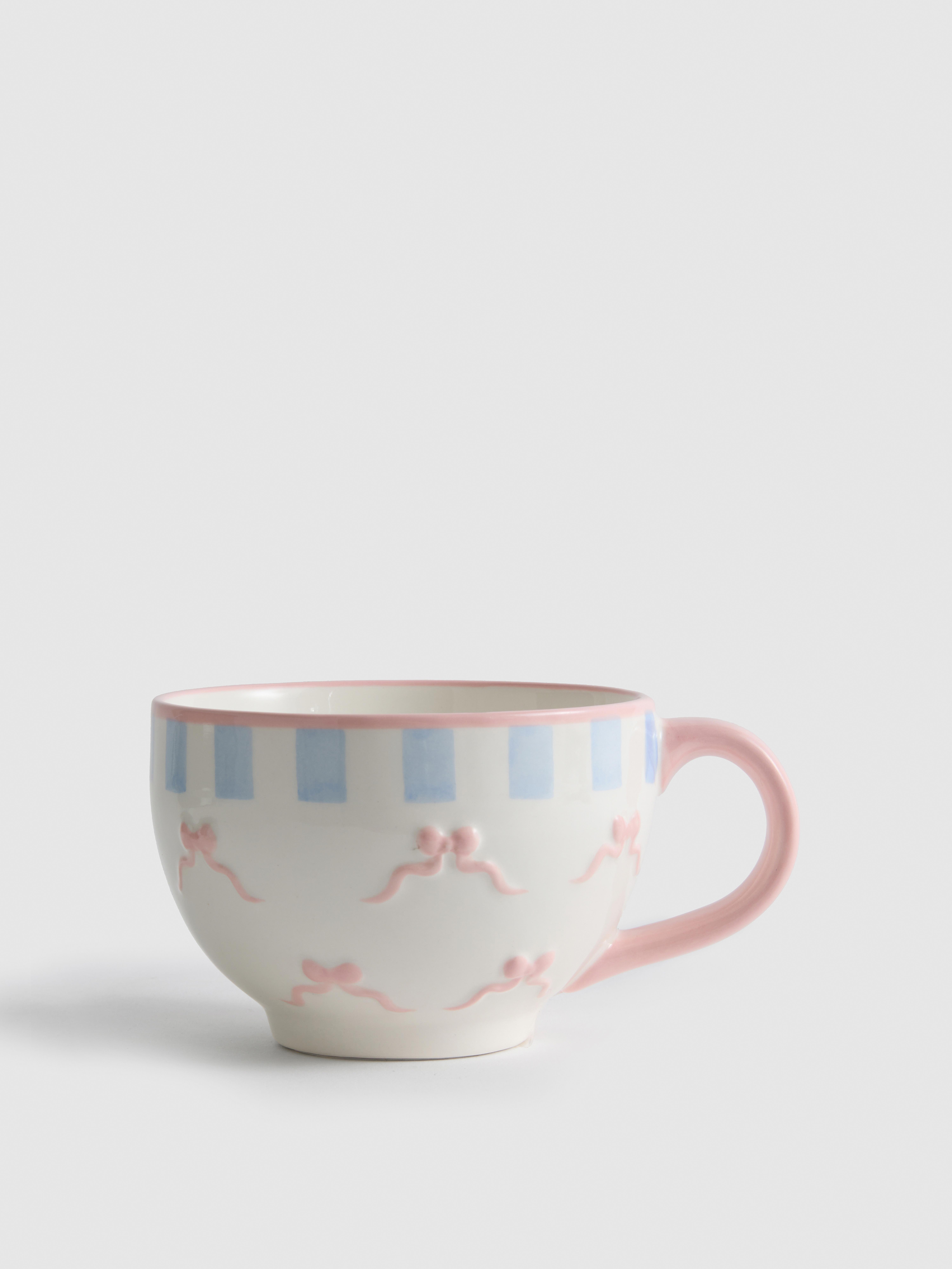 Tasse mit geprägter Schleife