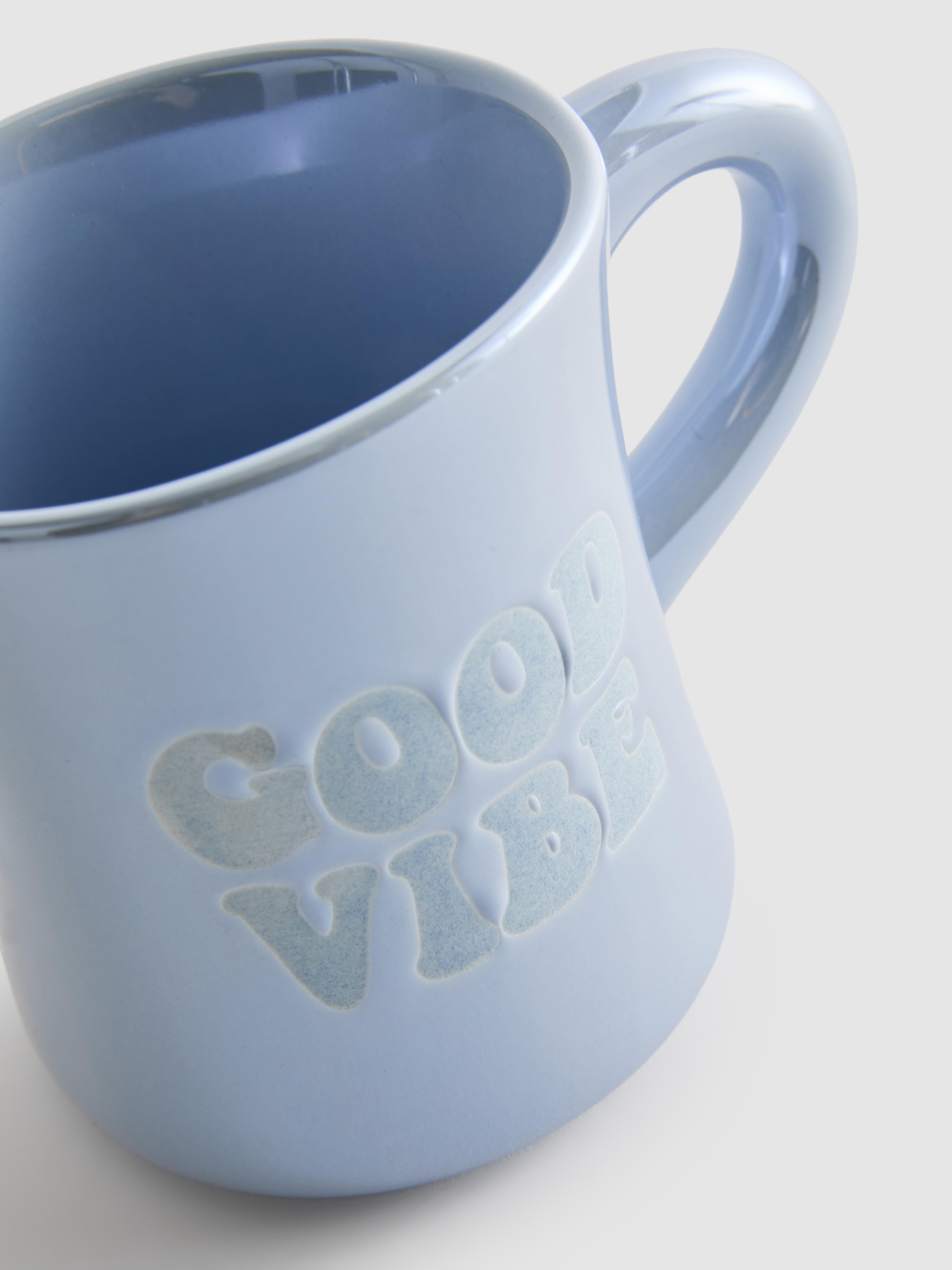 Cană cu inscripție Good Vibes