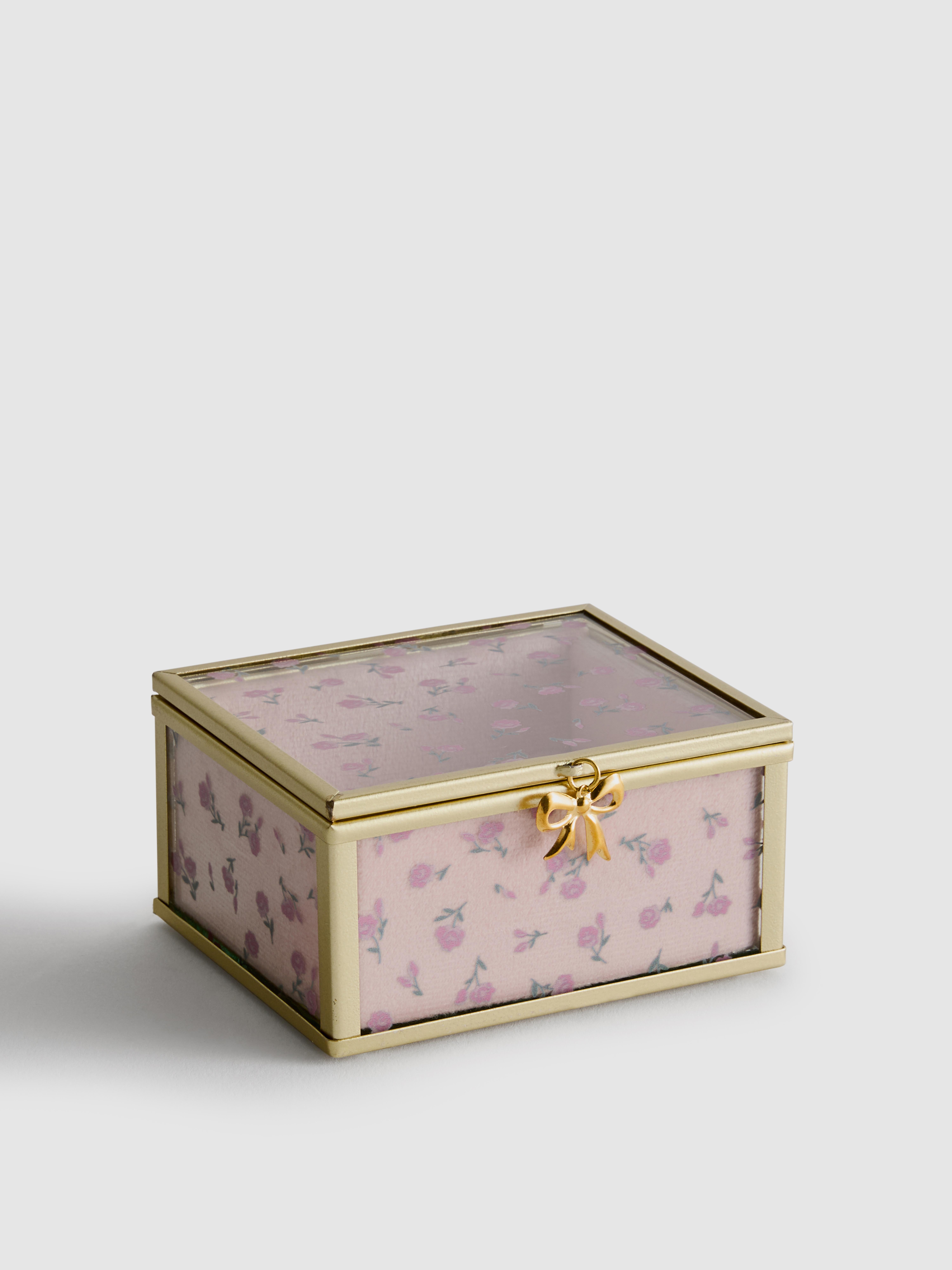 Ringschachtel mit Blumenmuster