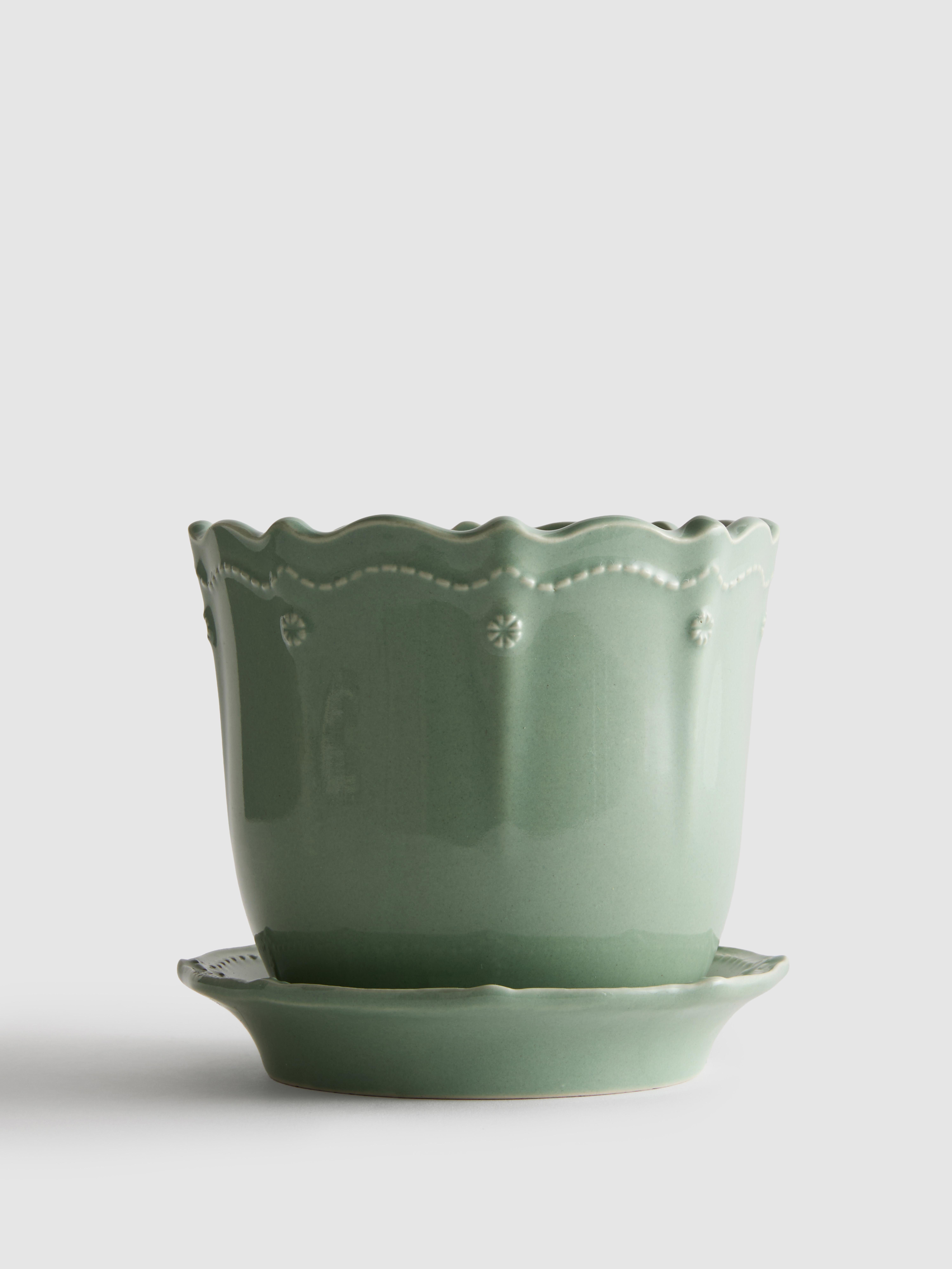Scalloped Plant Pot On Saucer