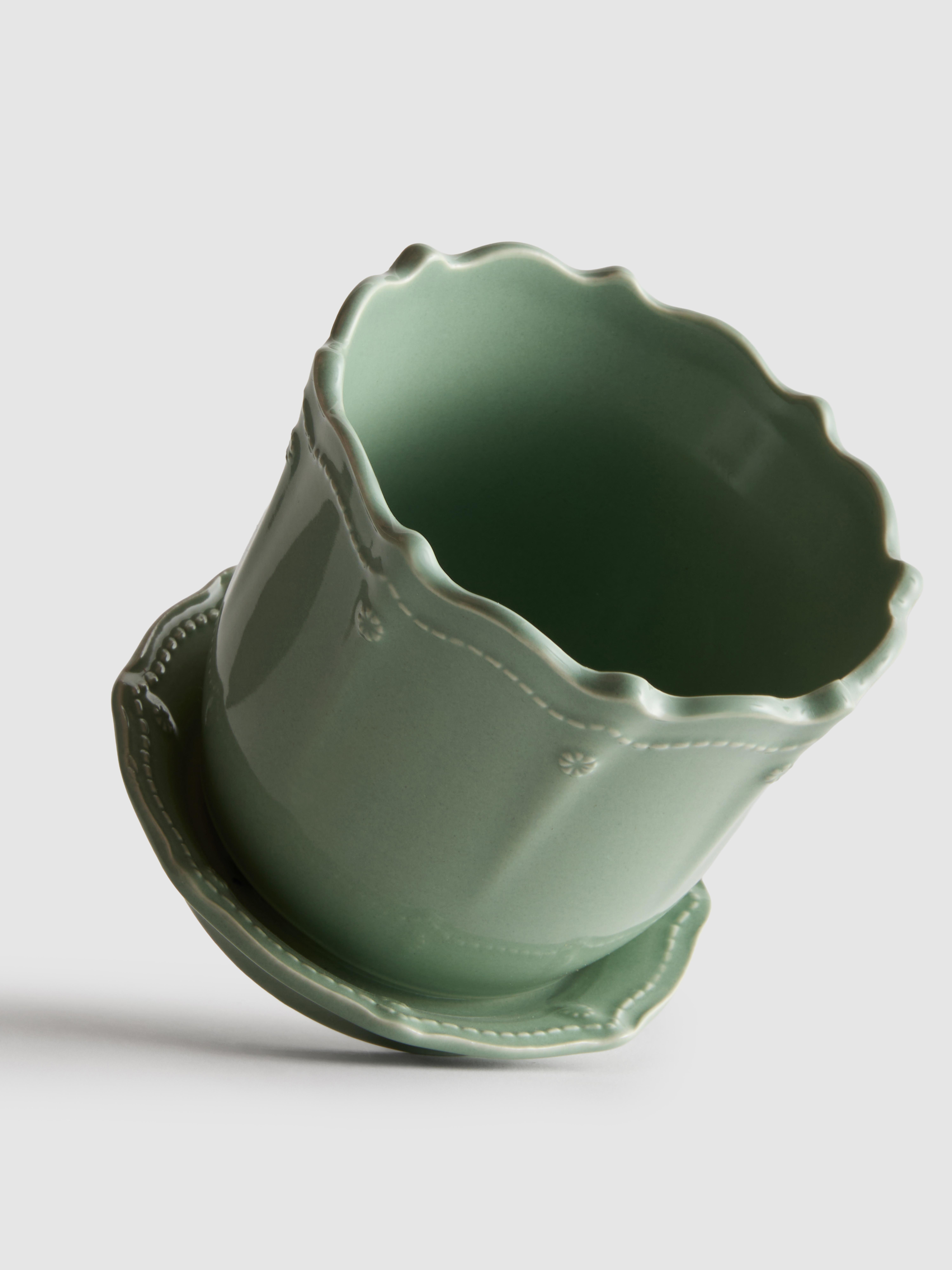 Scalloped Plant Pot On Saucer