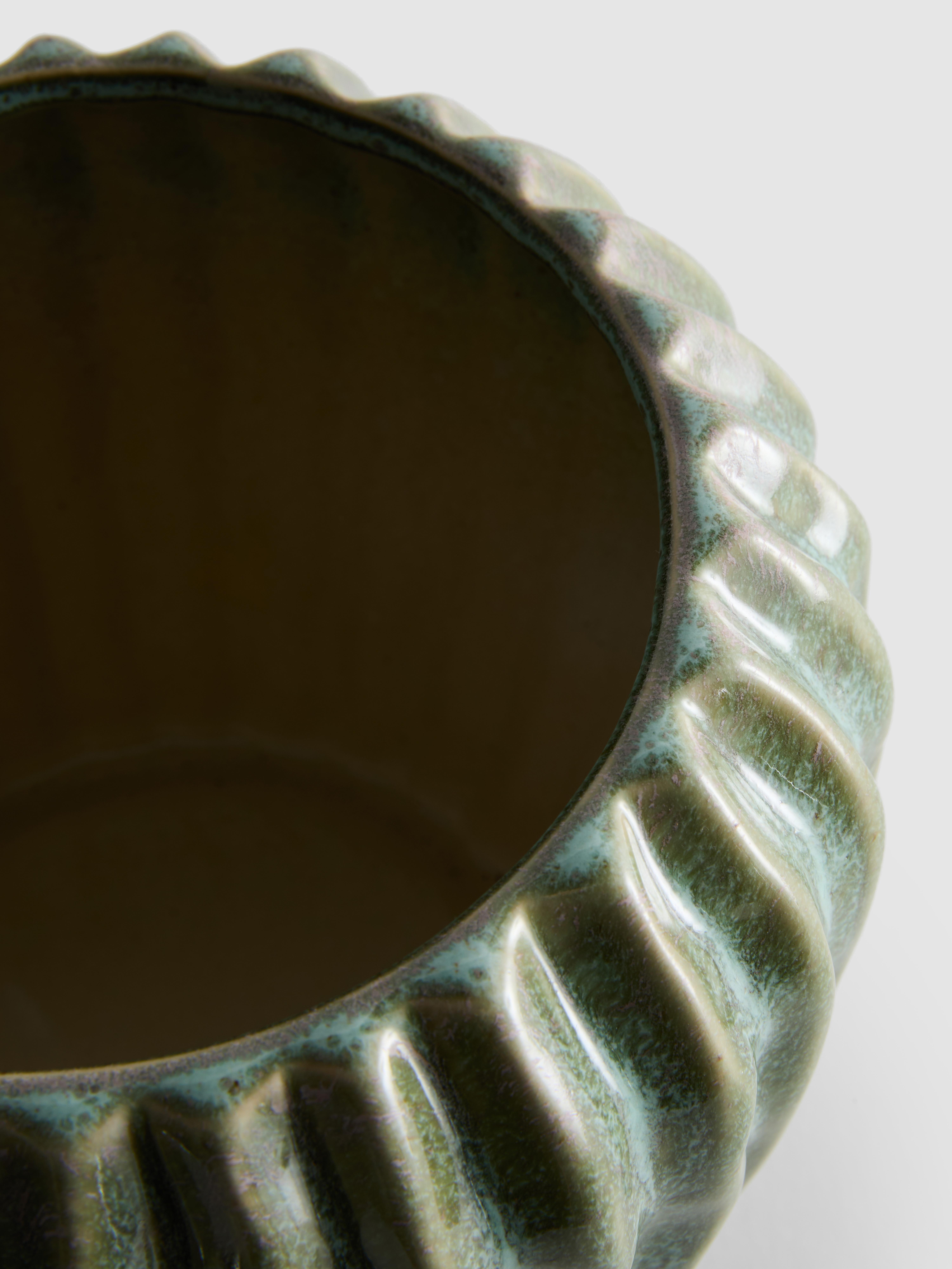 Ridged Plant Pot