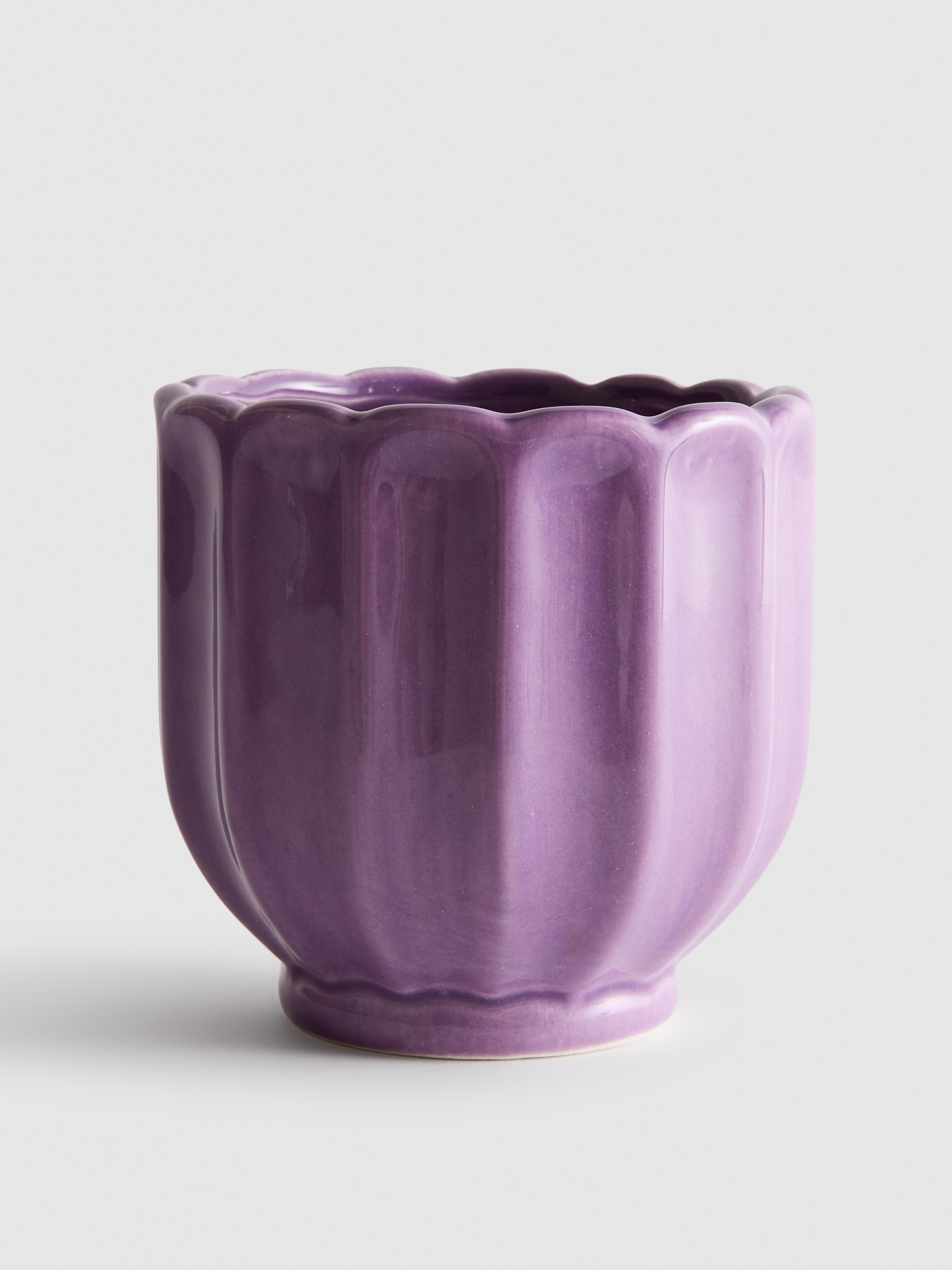 Piccolo vaso per piante smerlato