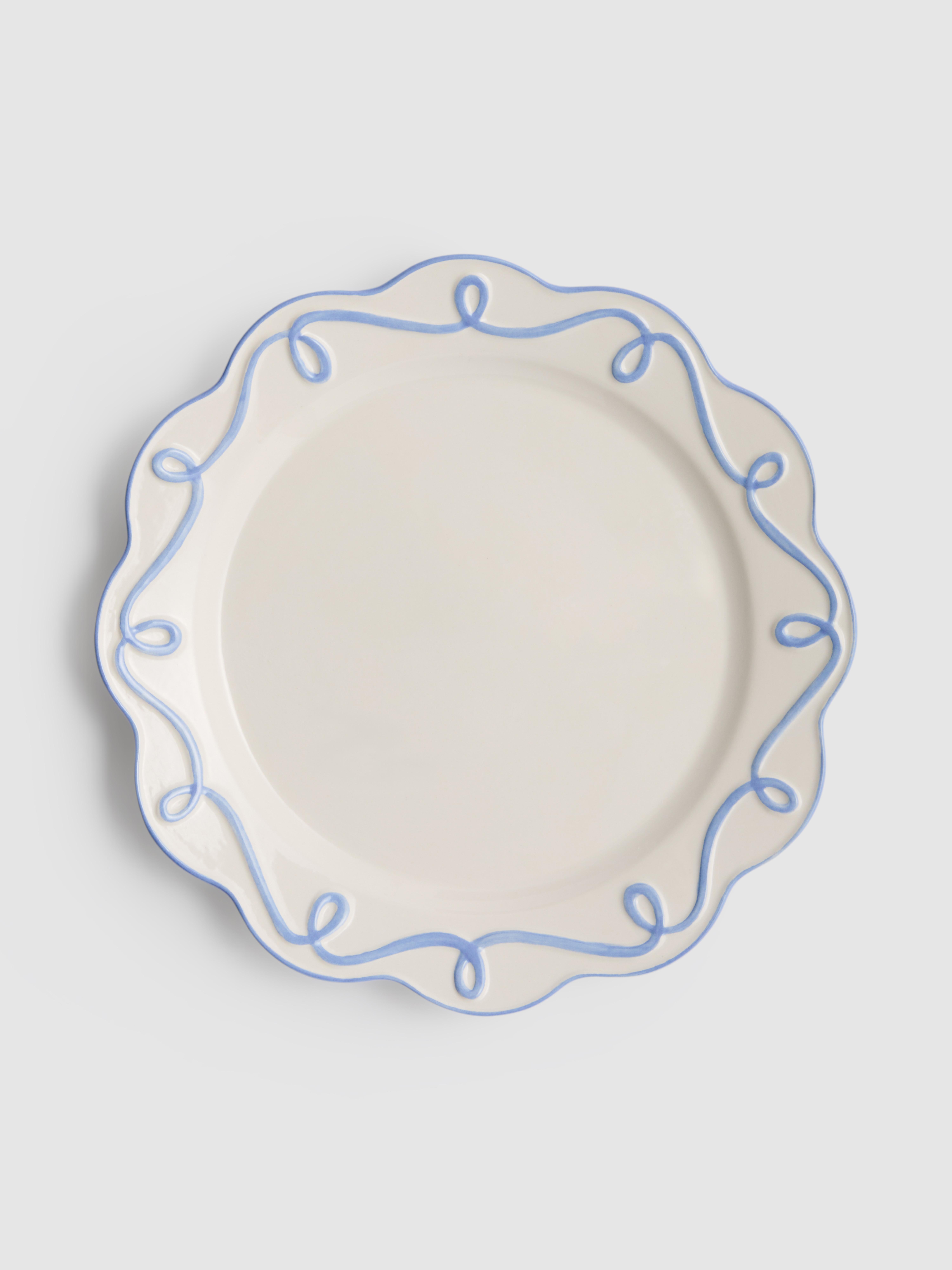 Embossed Dinner Plate With Scalloped Edges