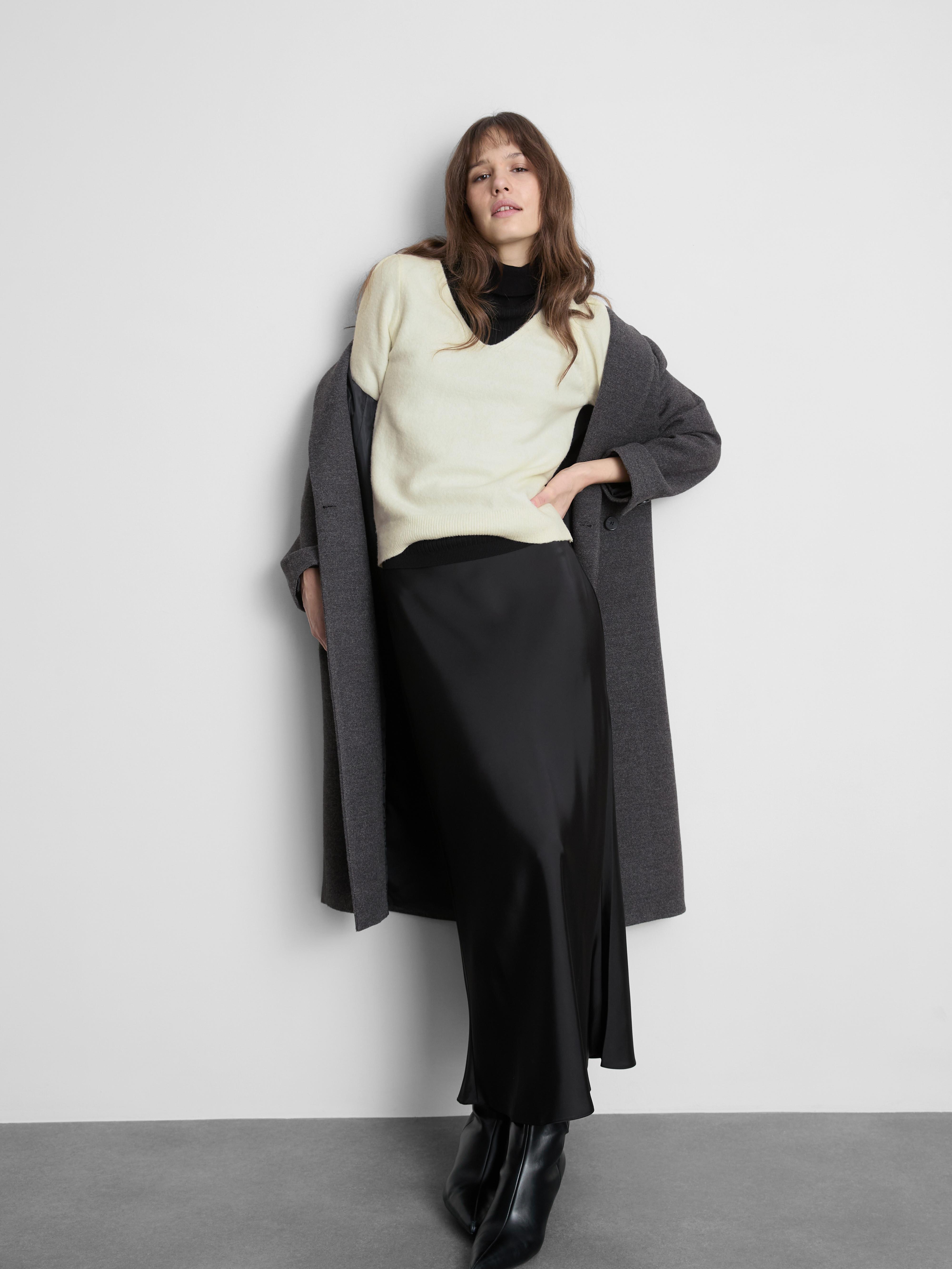 Gebürstetes Strick-T-Shirt mit V-Ausschnitt