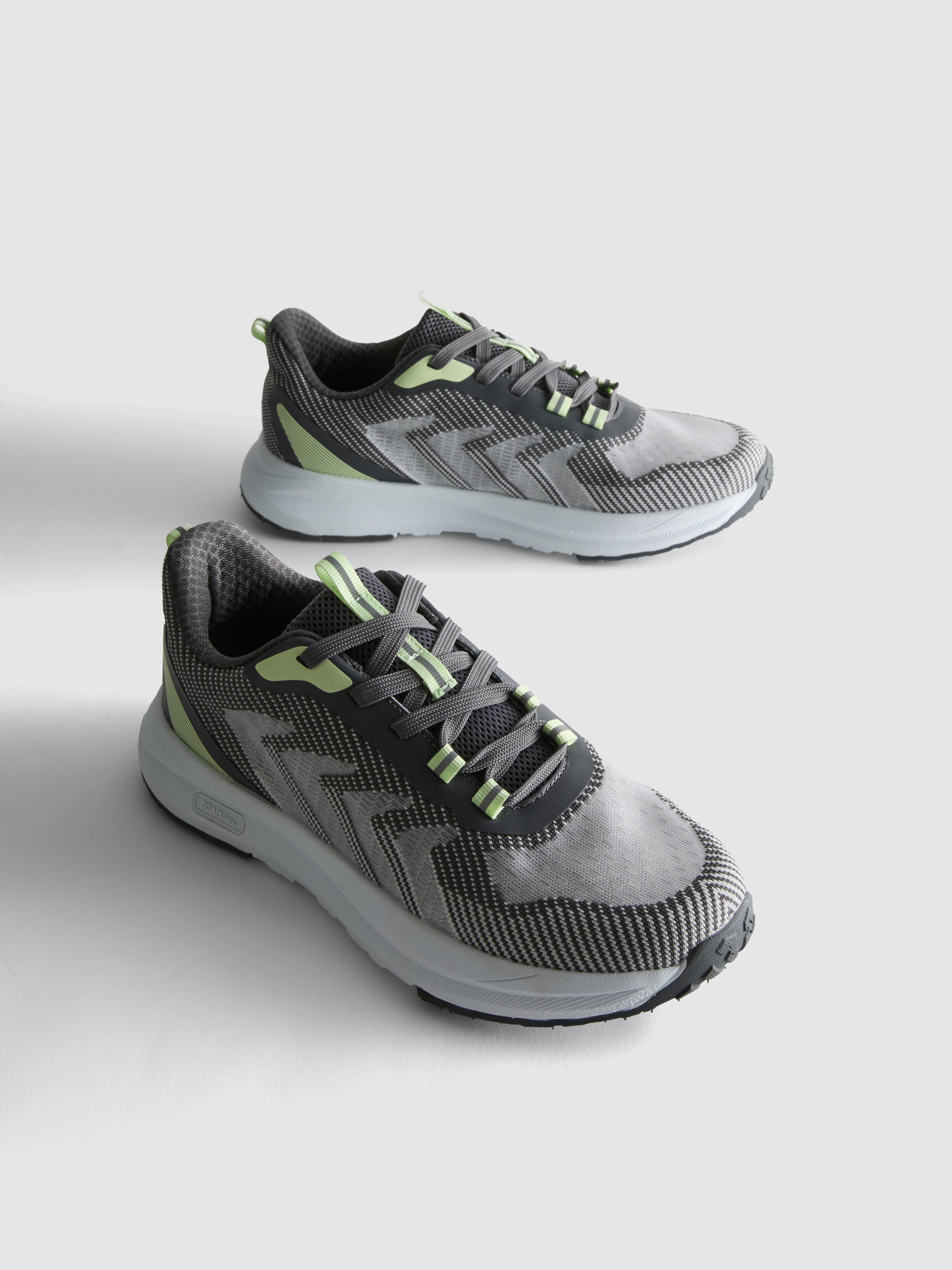 FoamFlex Sneakers