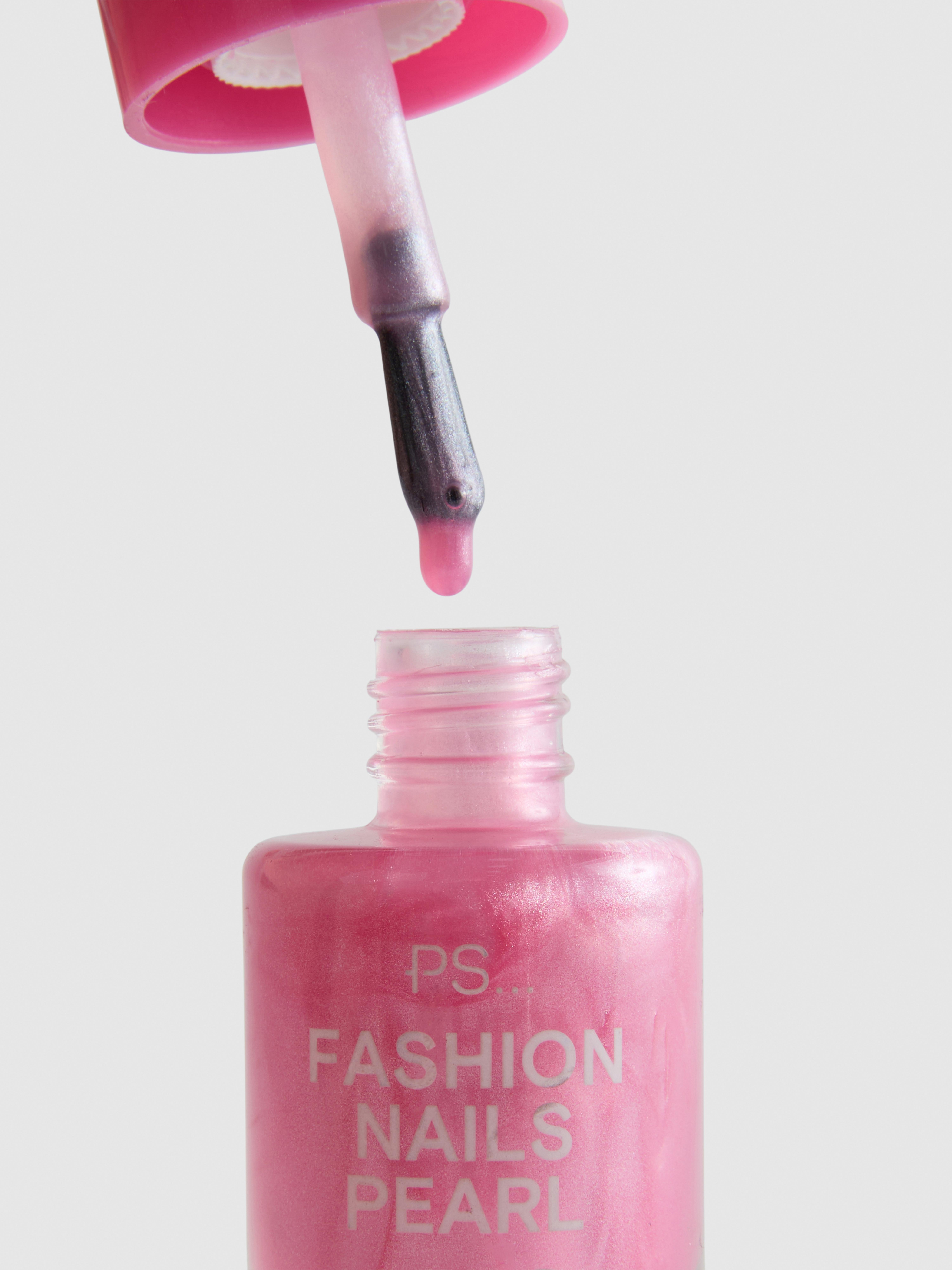 PS... Perlmuttfarbener Nagellack
